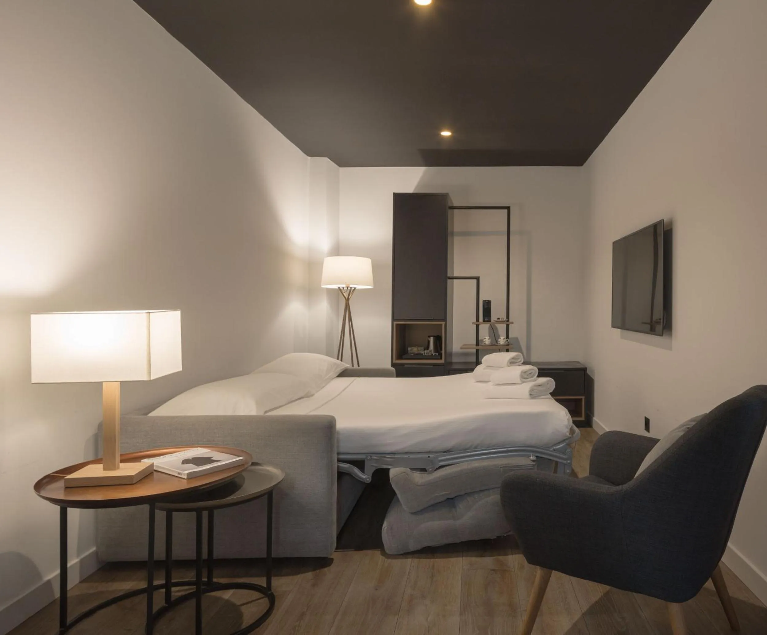 Bedroom, Bed in Hotel Tayko Bilbao