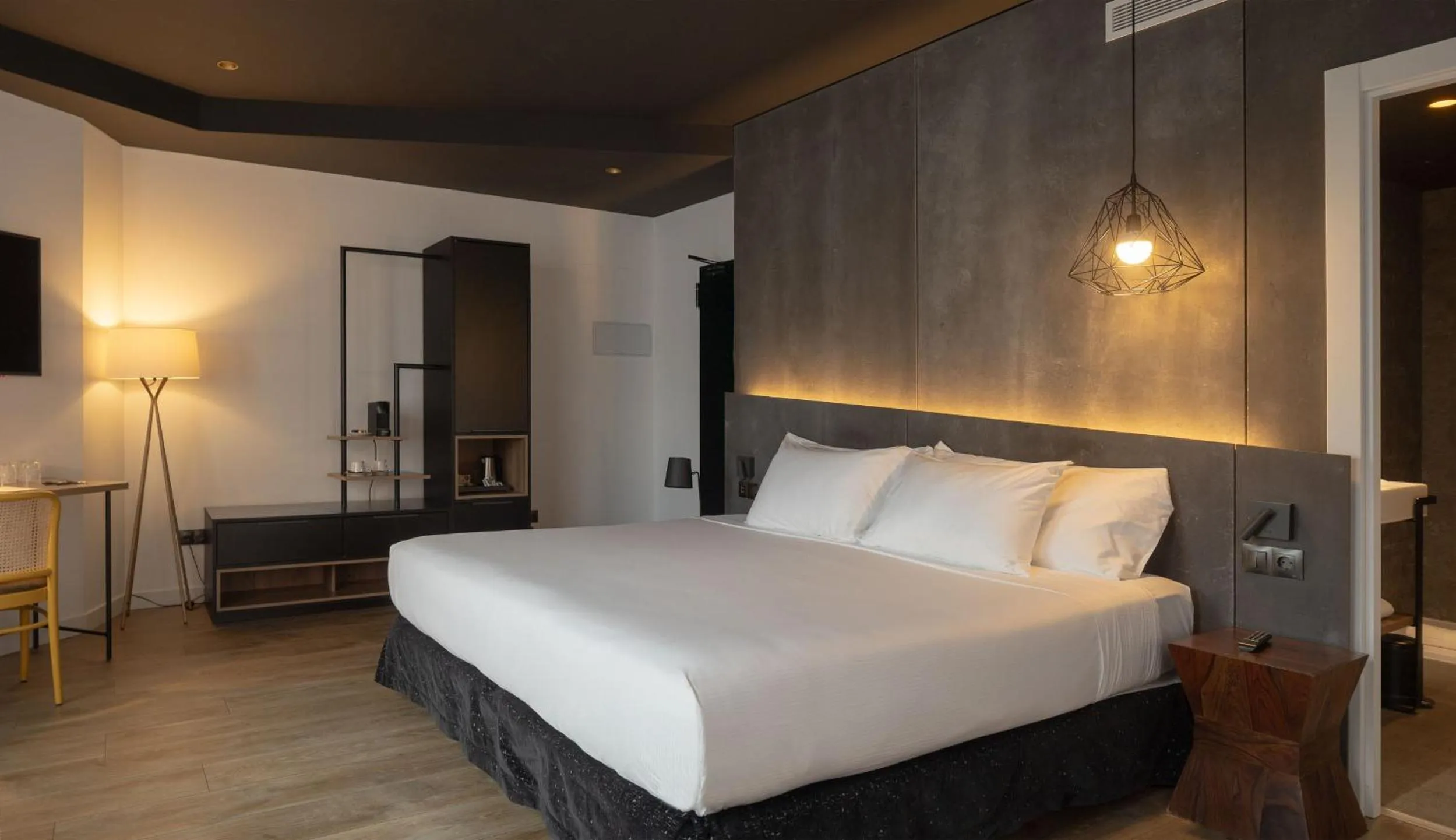 Bedroom, Bed in Hotel Tayko Bilbao