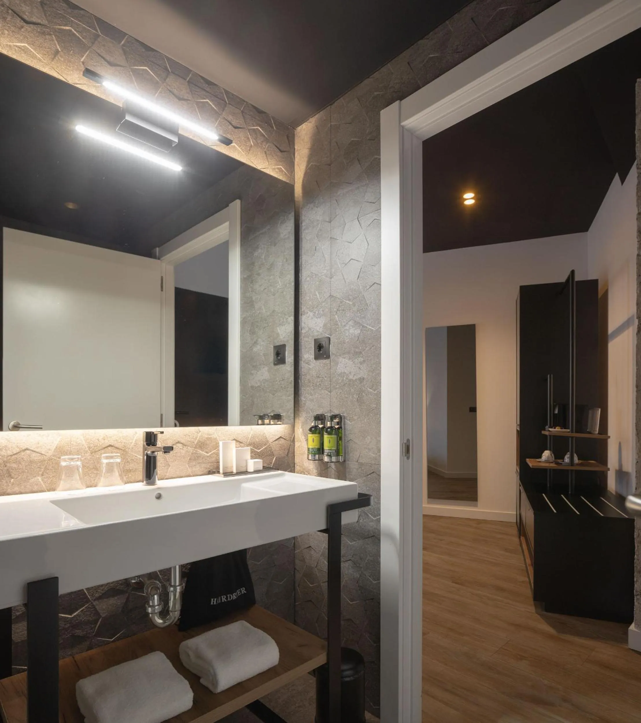 Toilet in Hotel Tayko Bilbao