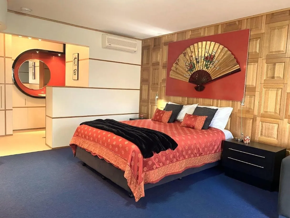 Bedroom, Bed in The Retreat at Froog Moore Park