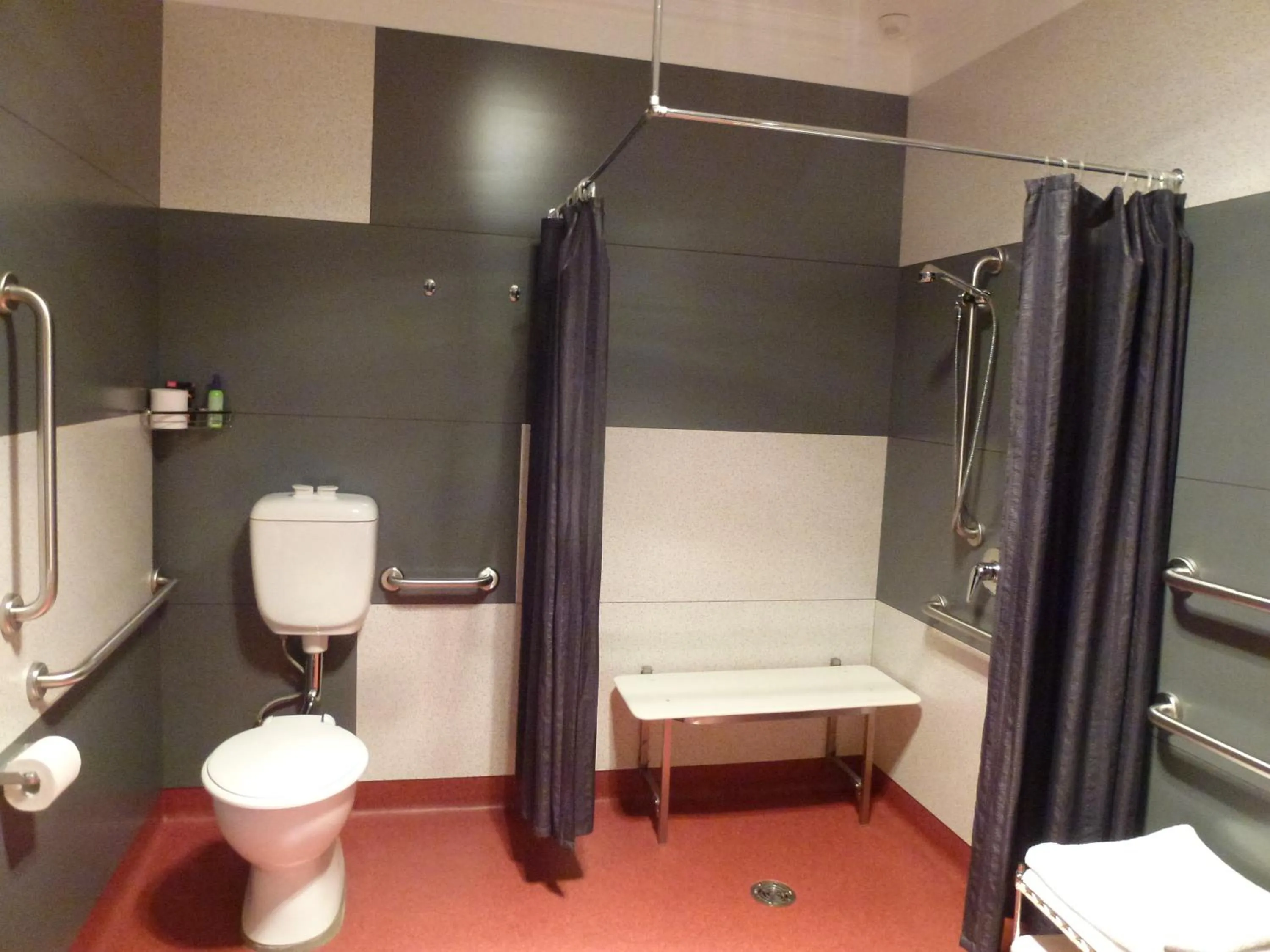 Bathroom in The Retreat at Froog Moore Park