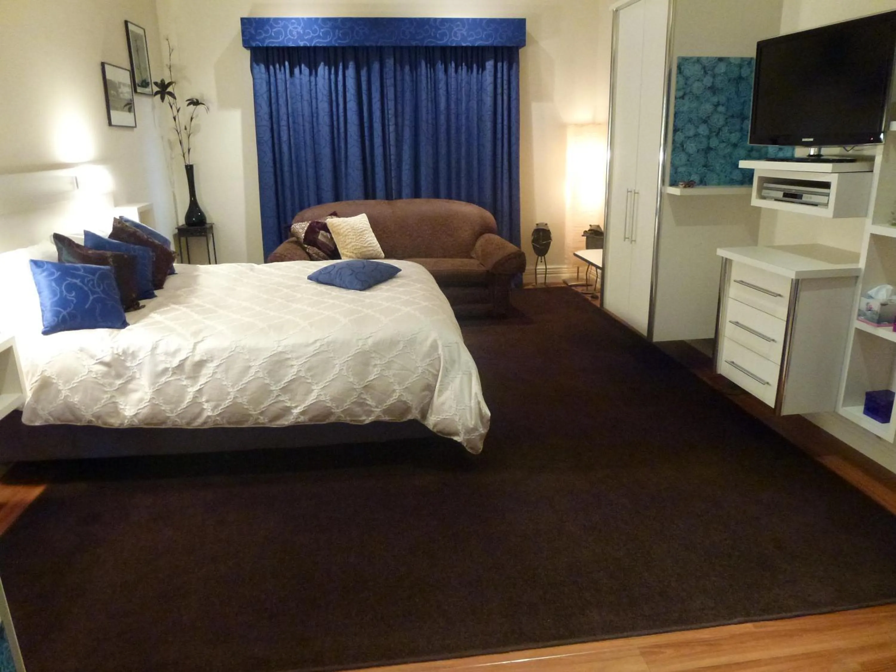 Bedroom, Bed in The Retreat at Froog Moore Park