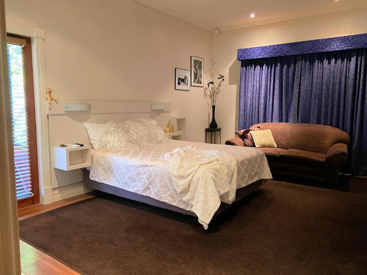 Bed in The Retreat at Froog Moore Park