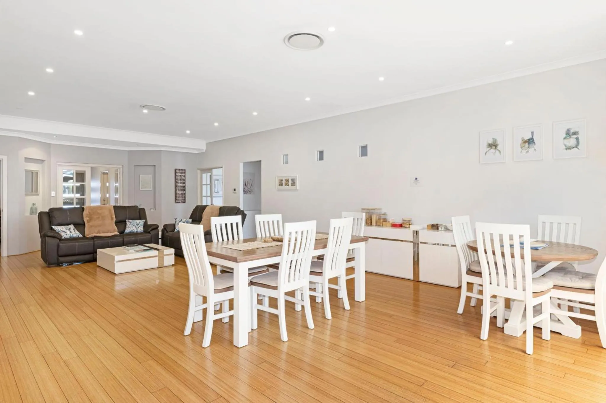 Communal lounge/ TV room in Baudins of Busselton Bed and Breakfast - Adults only