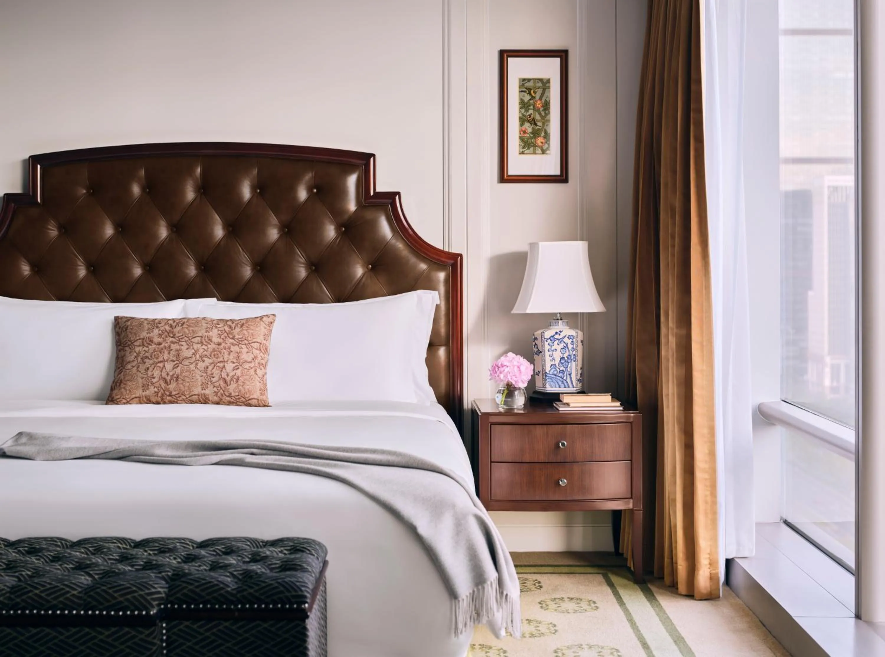 Photo of the whole room, Bed in The Langham, Shenzhen