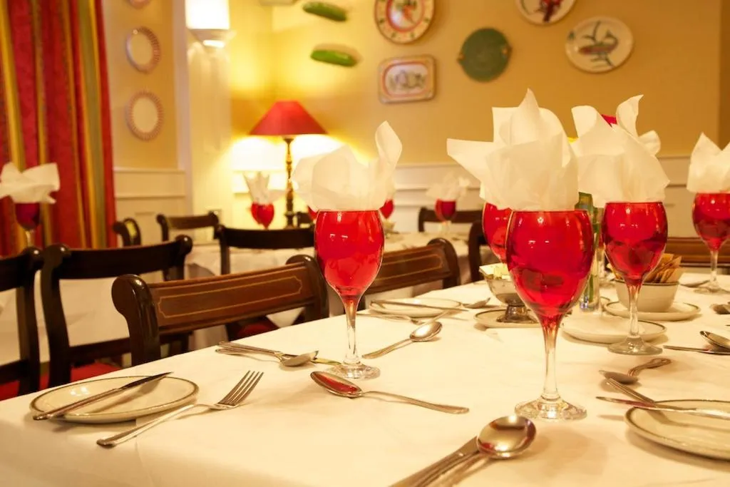 Food and drinks in Tully's Hotel