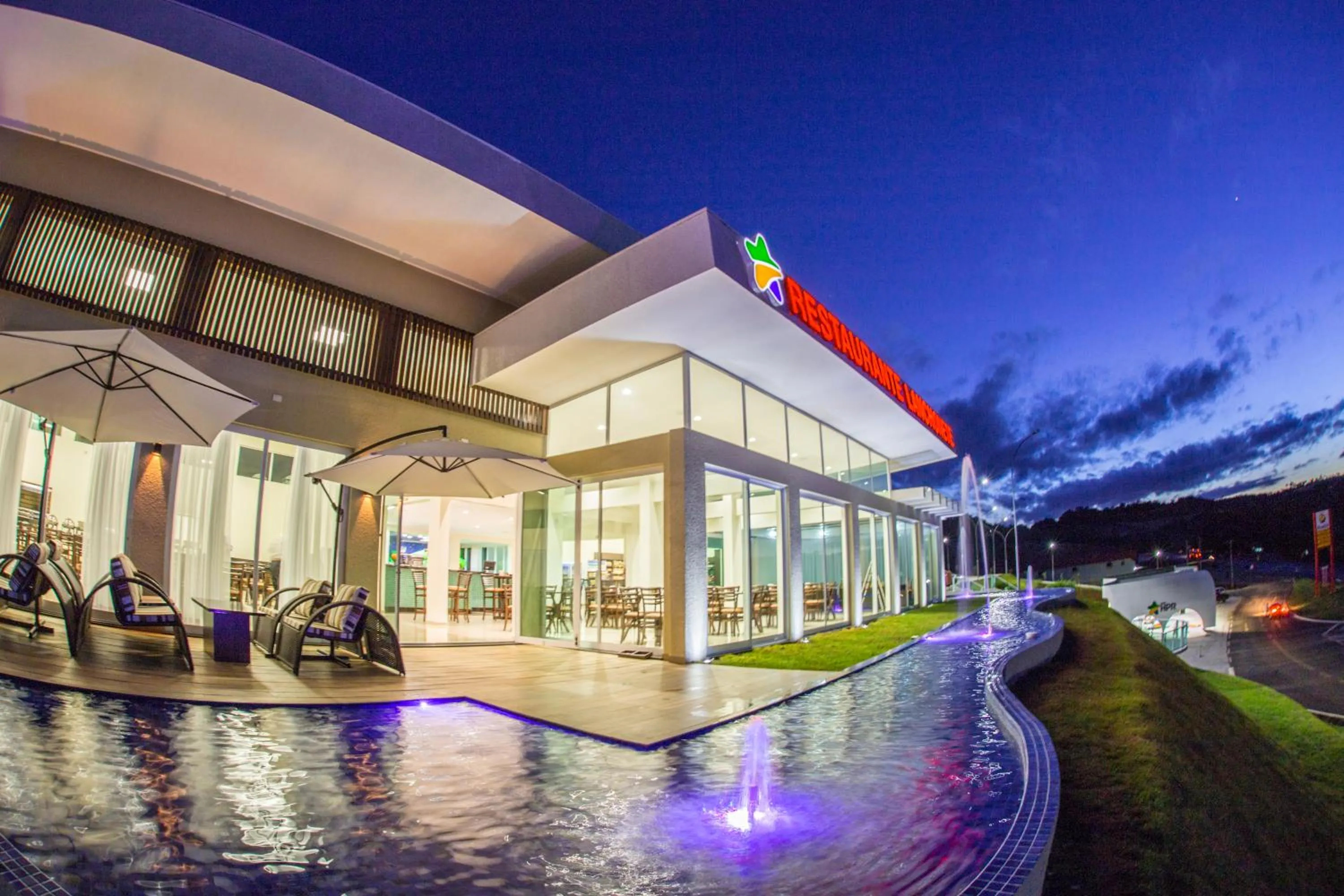 Restaurant/places to eat in HOTEL HPR