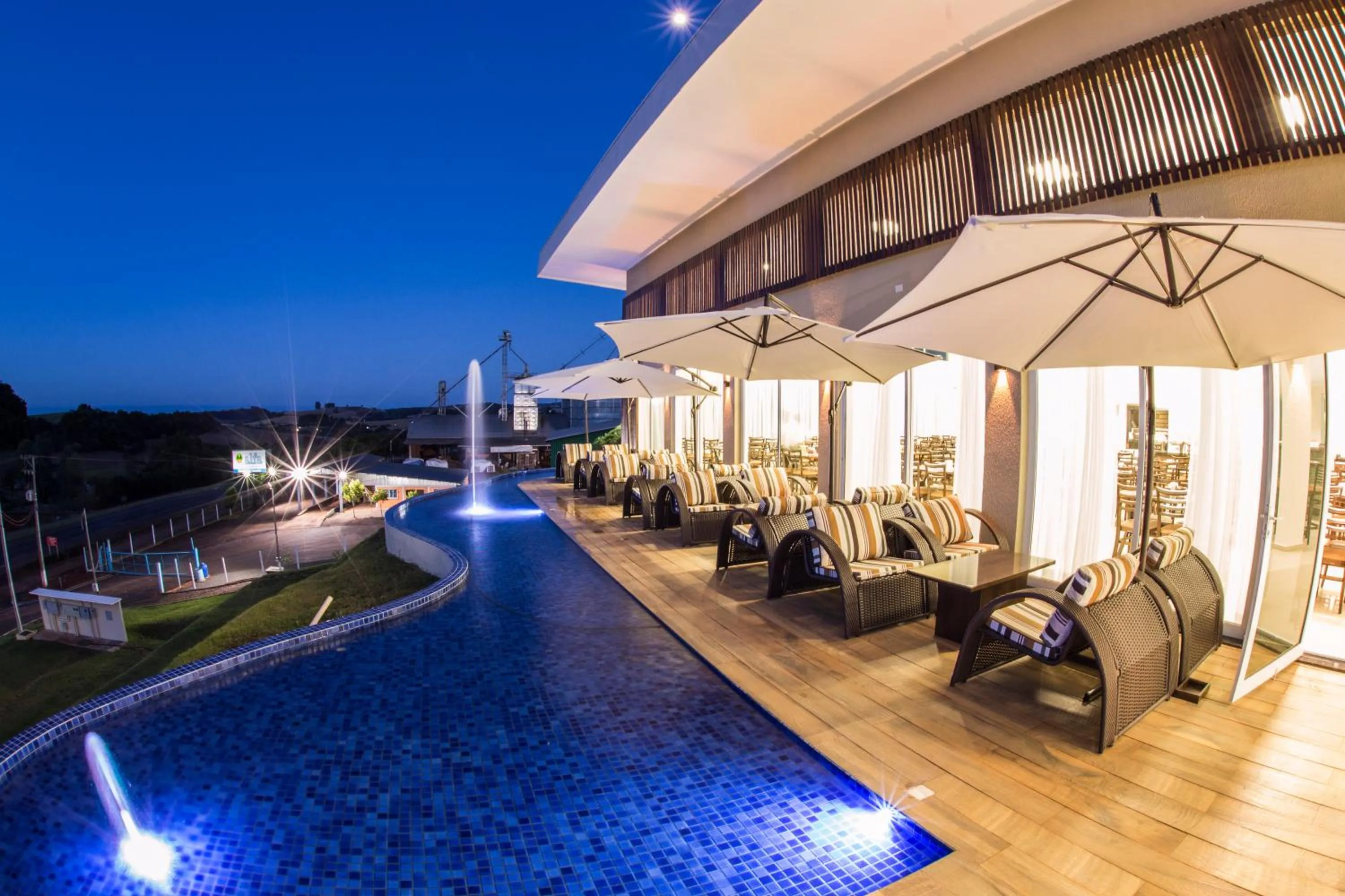 Restaurant/places to eat in HOTEL HPR