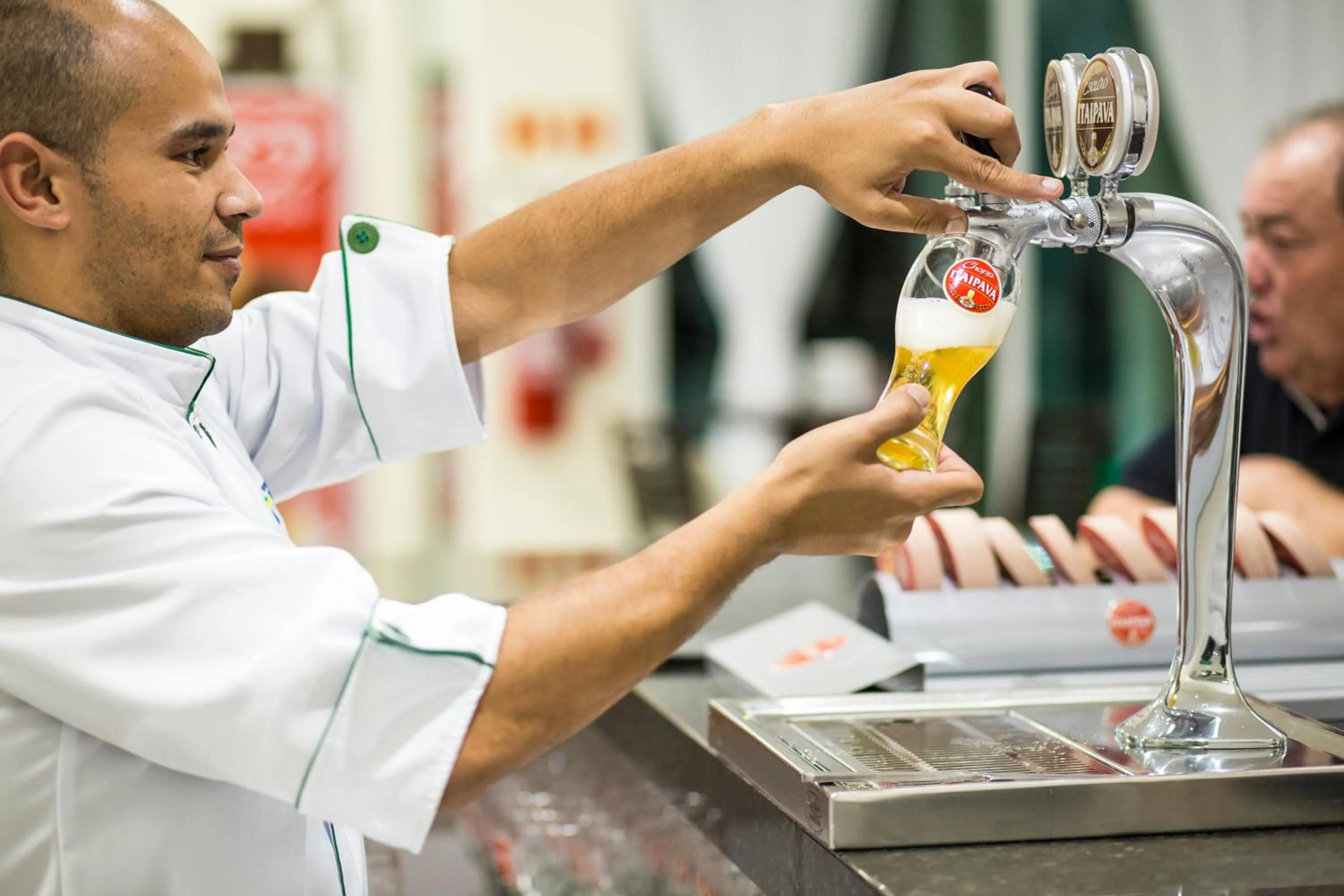 Restaurant/places to eat in HOTEL HPR