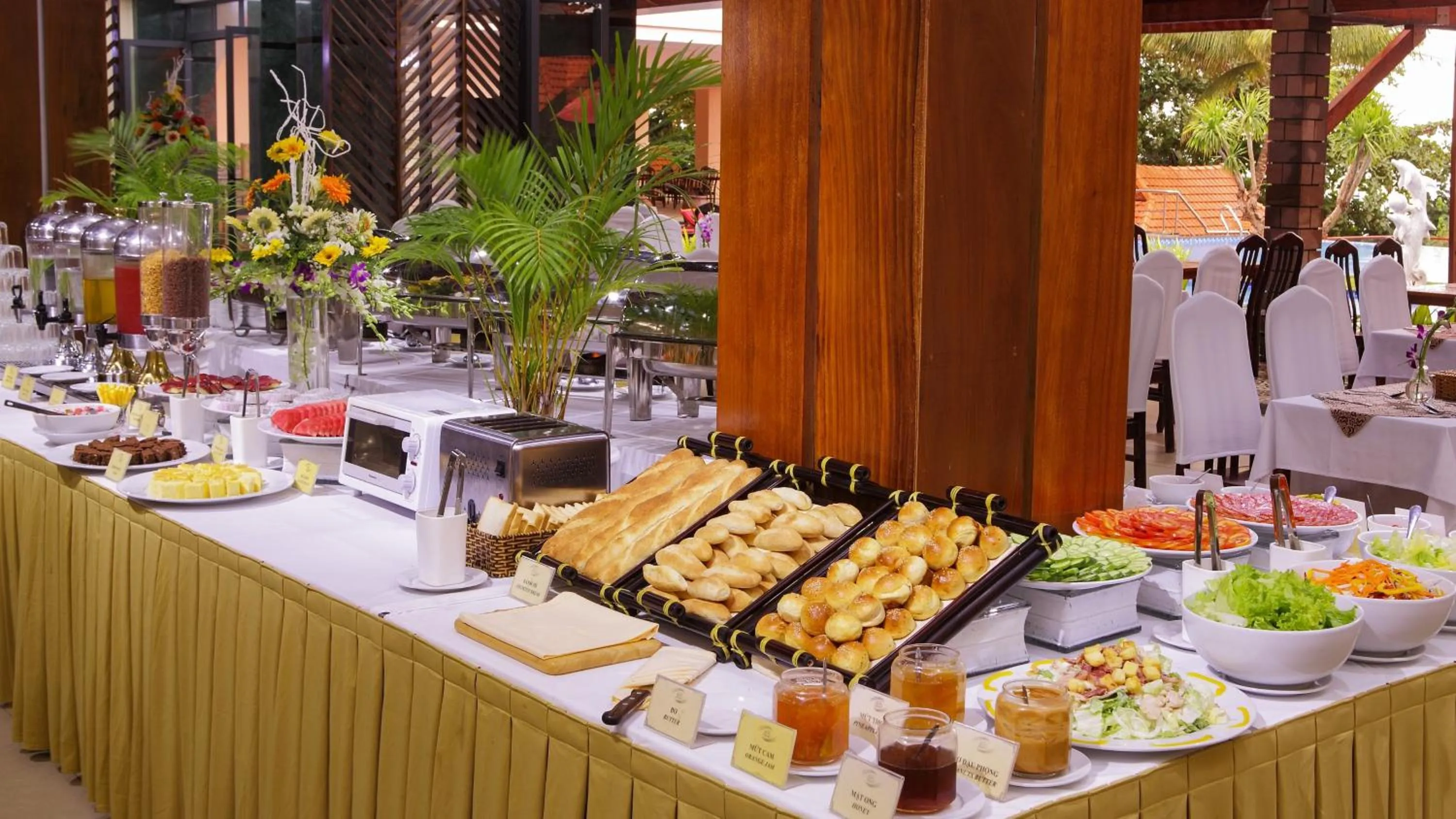 Restaurant/places to eat in Kim Hoa Resort