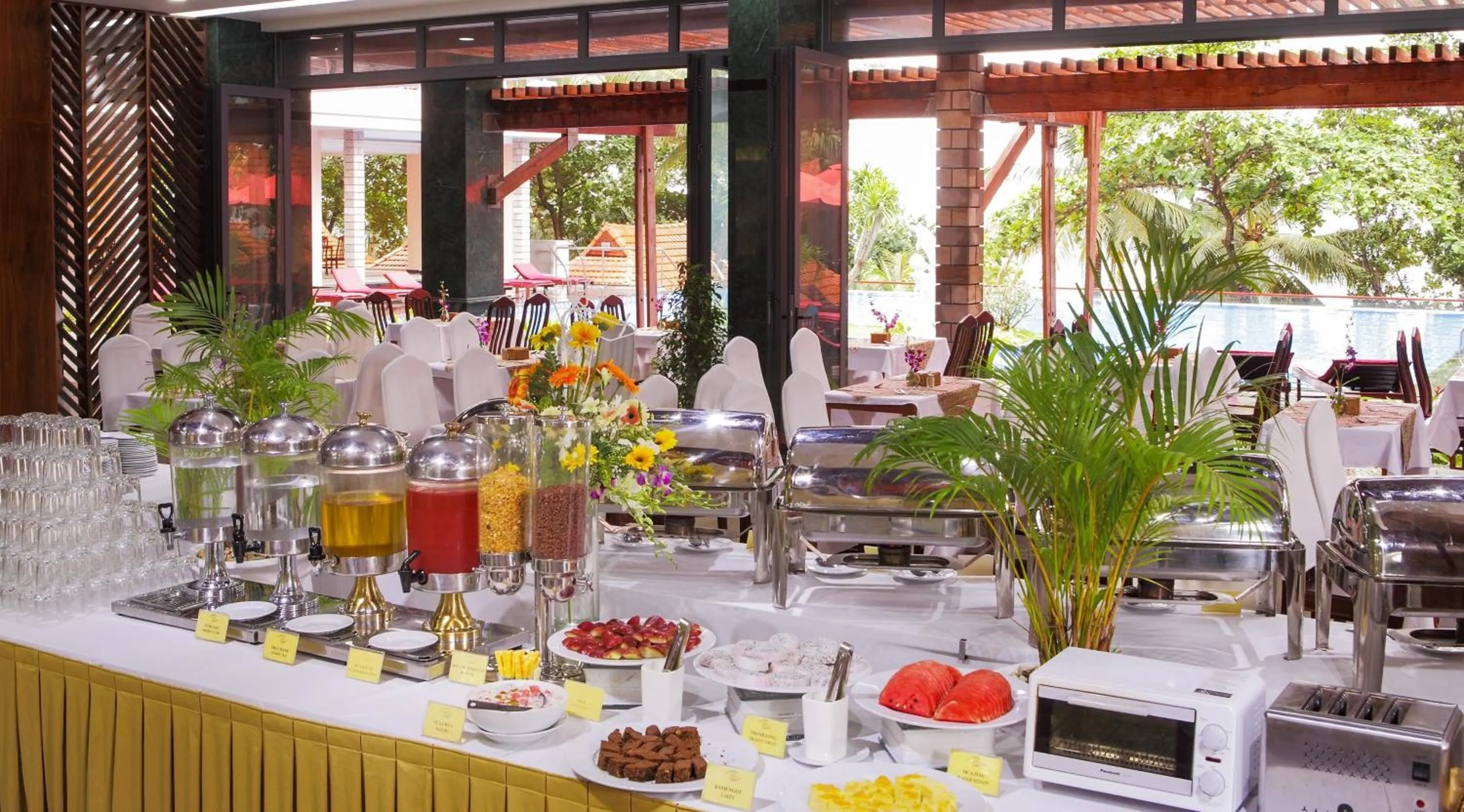 Restaurant/places to eat in Kim Hoa Resort