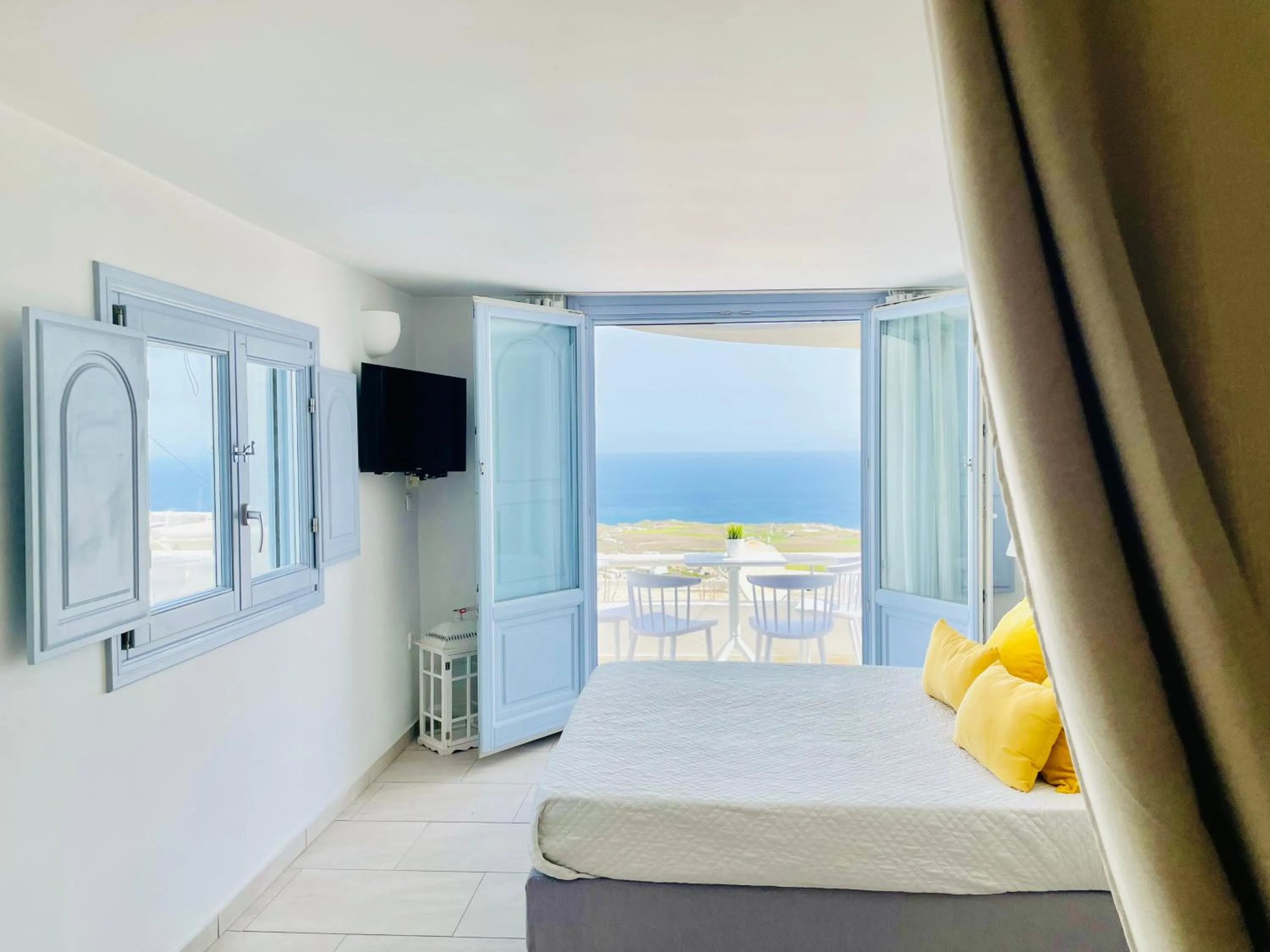 TV and multimedia, Bed in Elkaza Villas