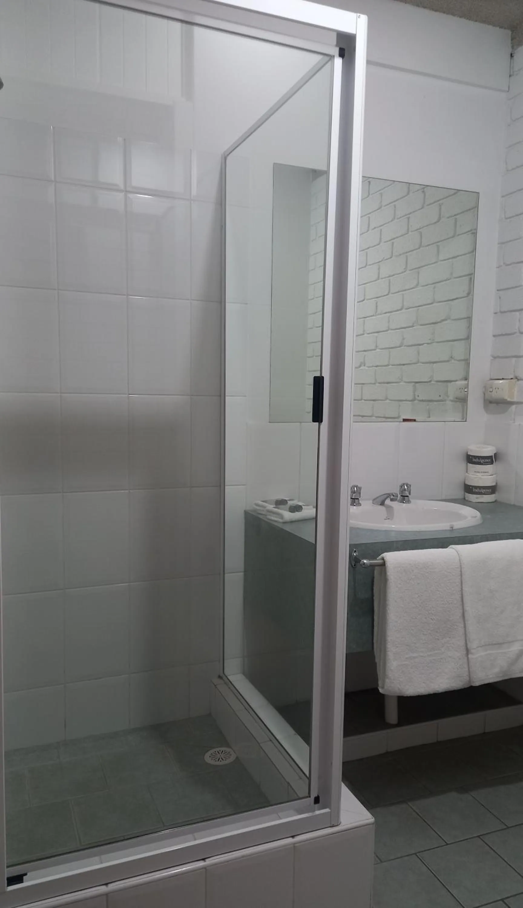 Bathroom in Cessnock Vintage Motor Inn