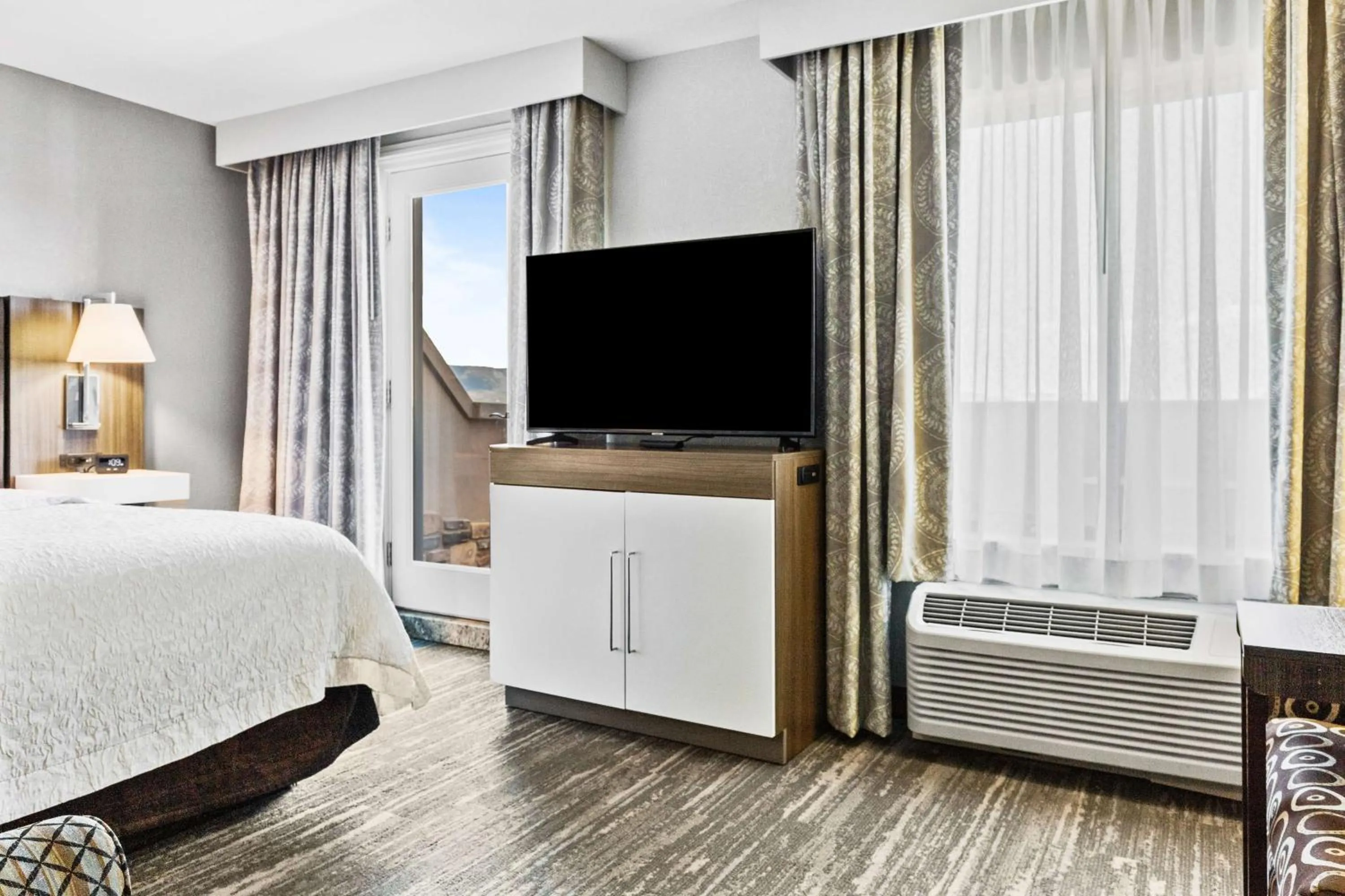 Bedroom, Bed in Hampton Inn & Suites Colorado Springs-Air Force Academy/I-25 North