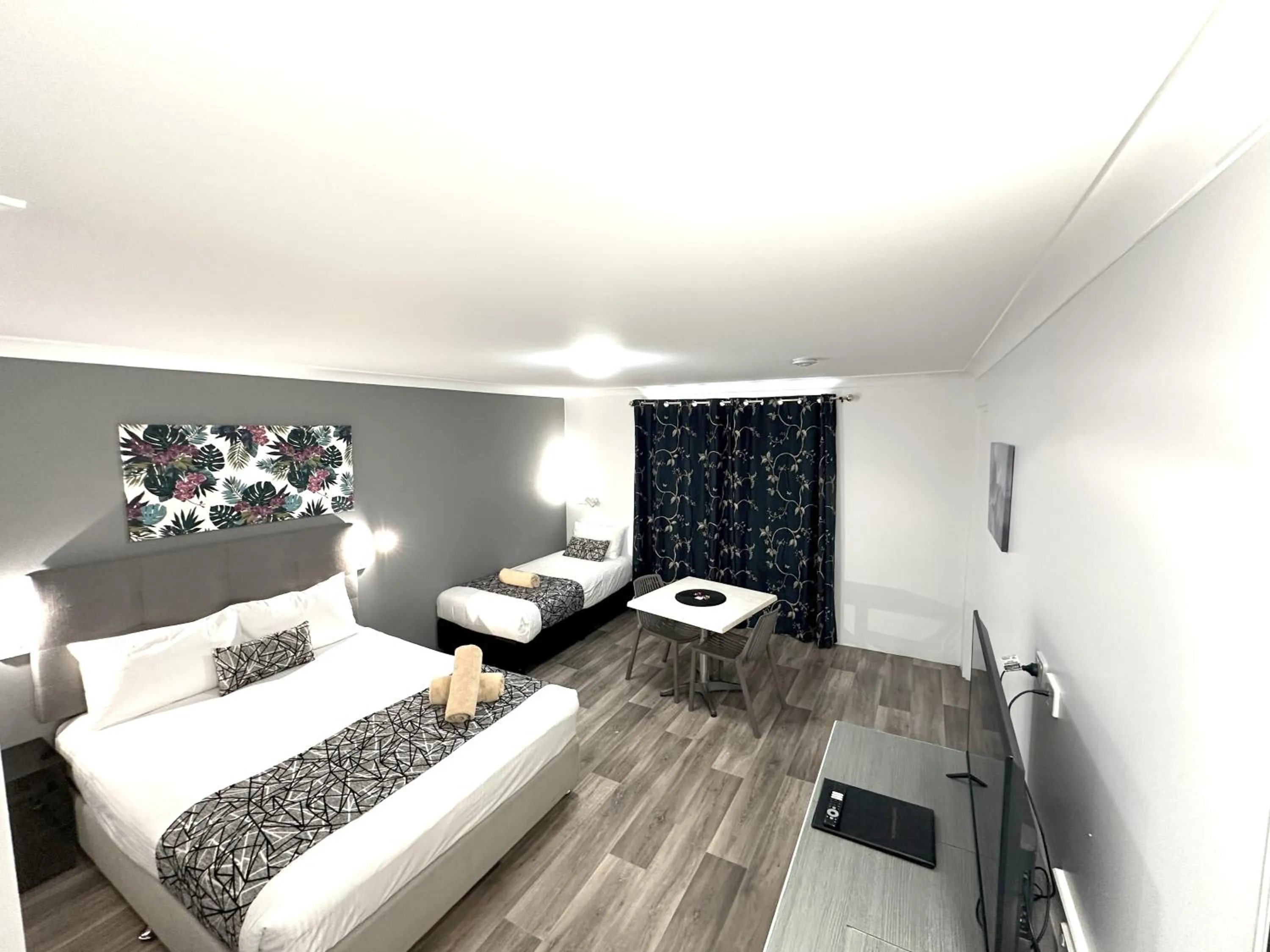 Bed in Rosebourne Gardens Motel