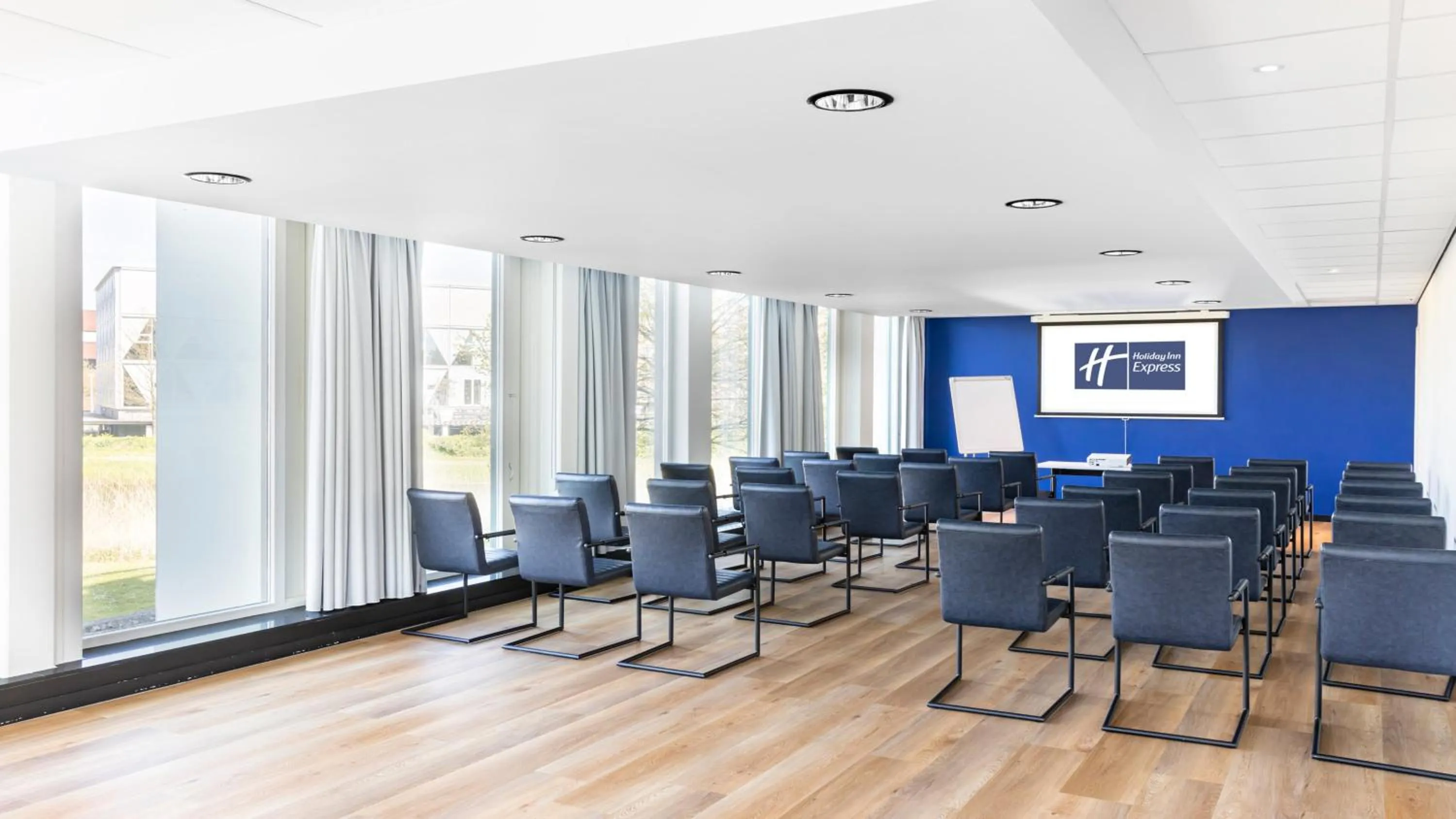 Meeting/conference room in Holiday Inn Express Utrecht - Papendorp by IHG