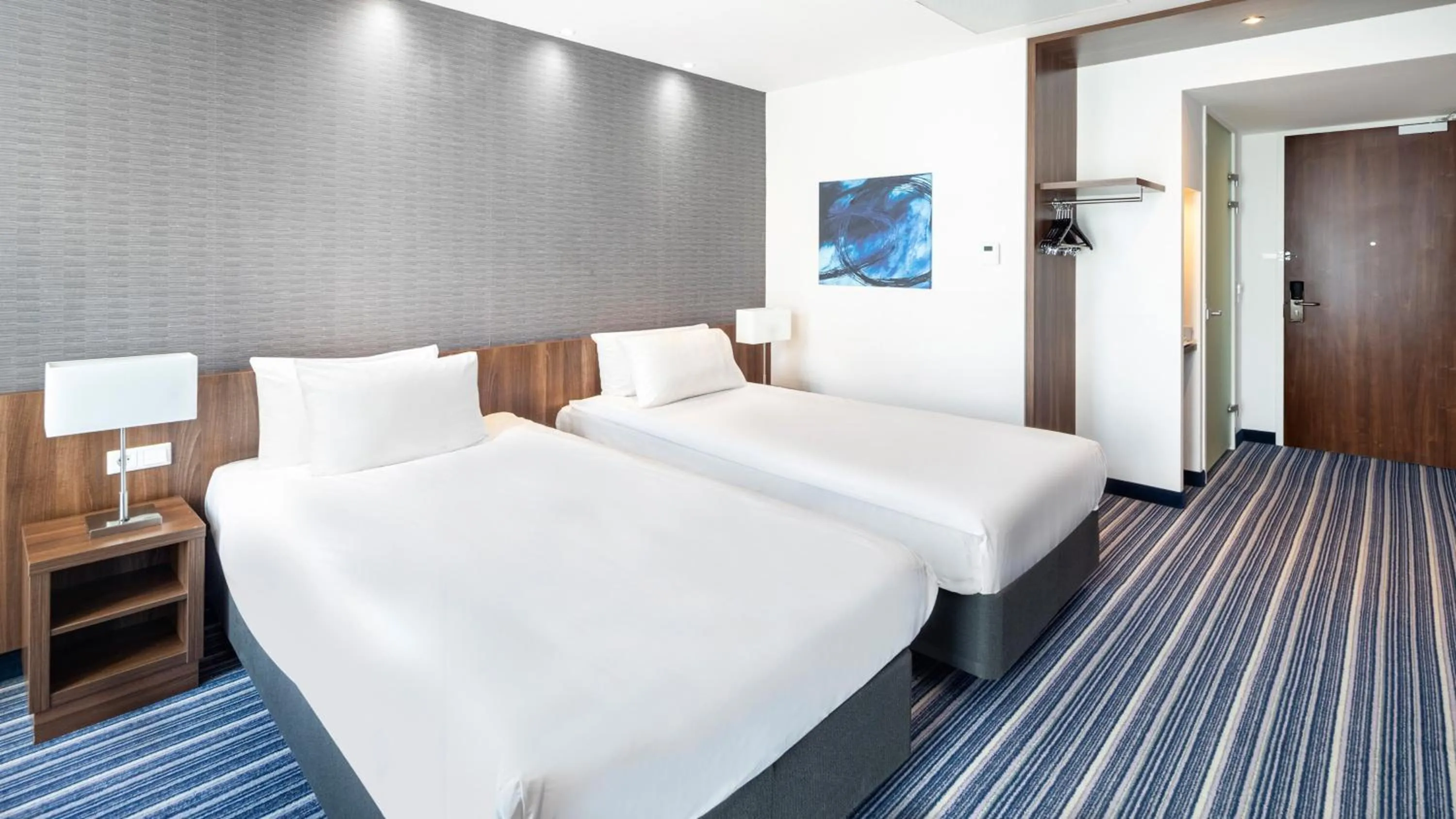 Photo of the whole room, Bed in Holiday Inn Express Utrecht - Papendorp by IHG
