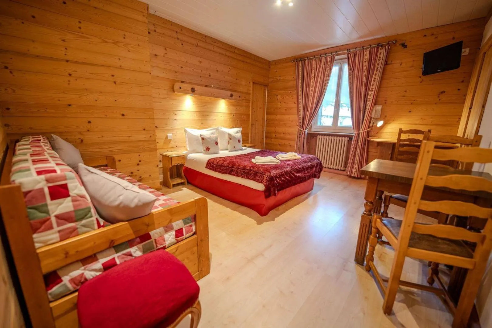 Bed in Hôtel du Centre