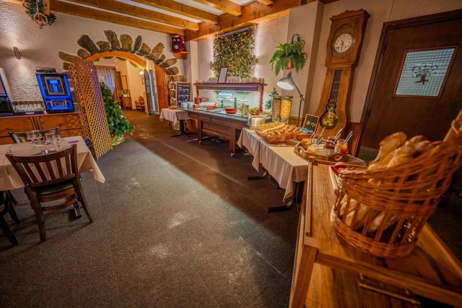 Restaurant/places to eat in Hôtel du Centre