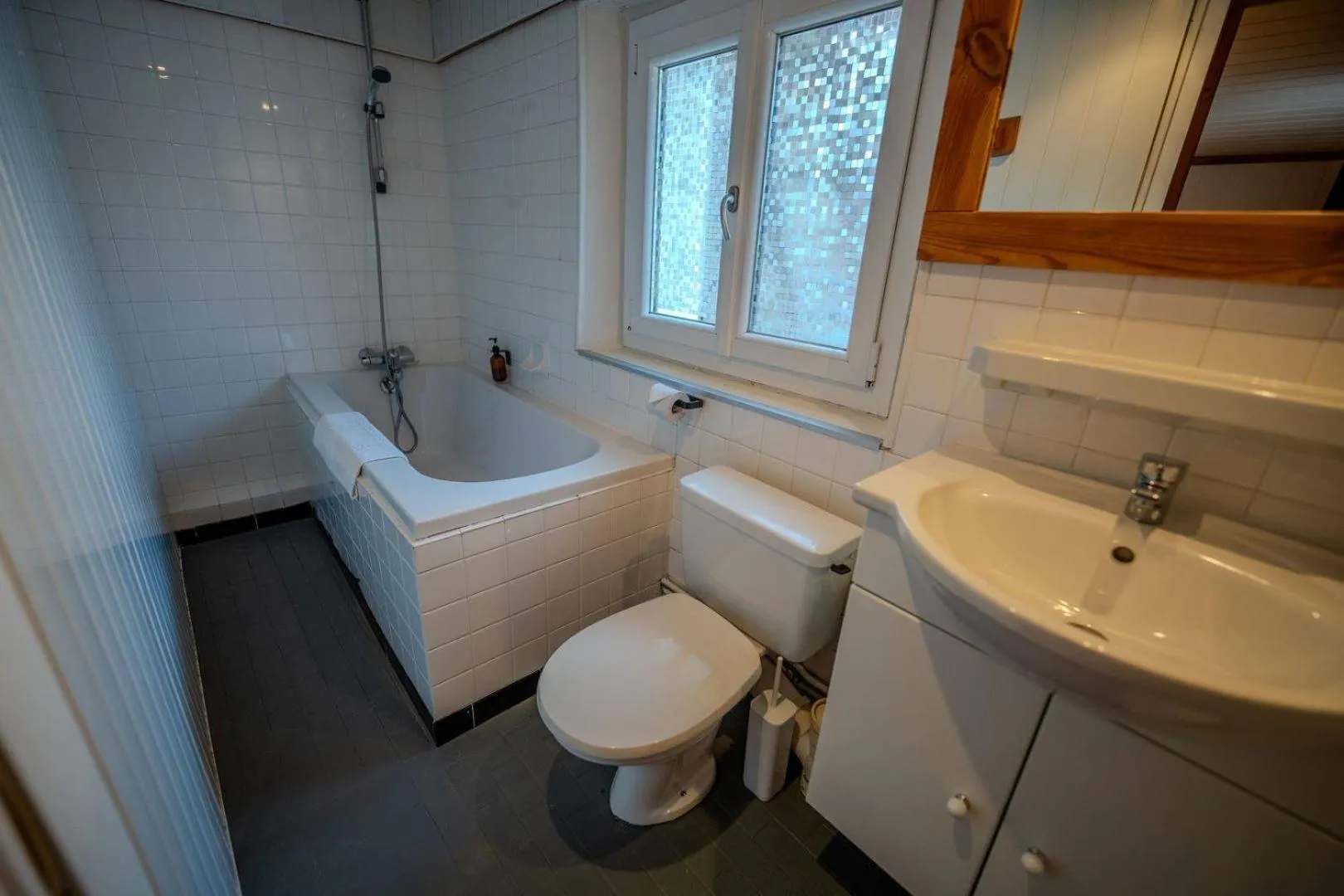 Toilet in Hôtel du Centre