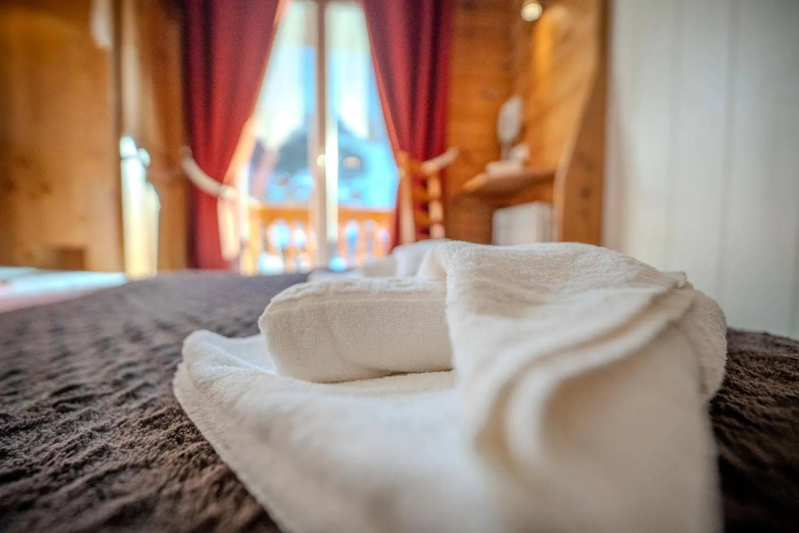 towels, Bed in Hôtel du Centre
