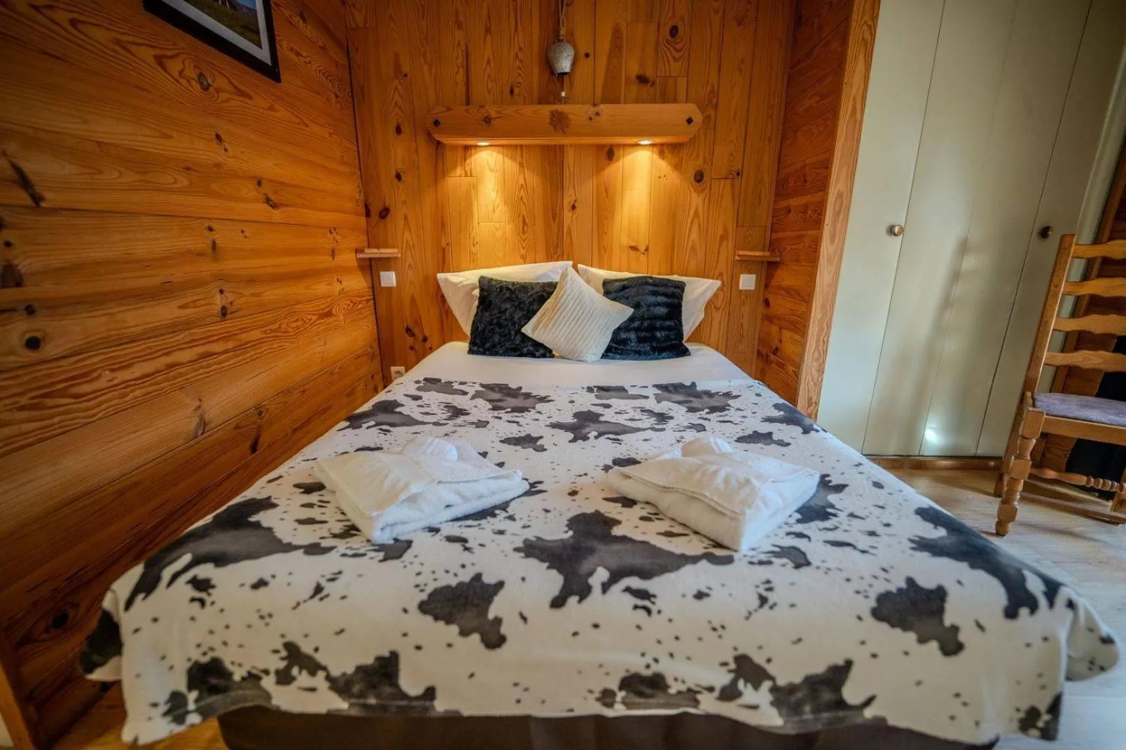 Bed in Hôtel du Centre