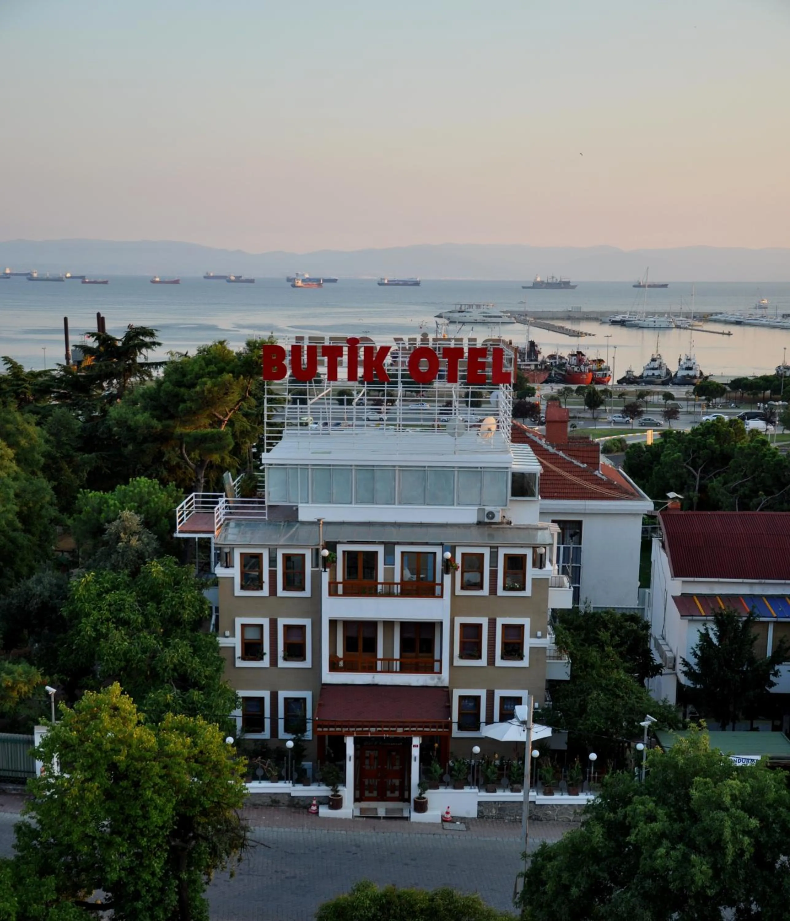 Property logo or sign in Butik Pendik Hotel