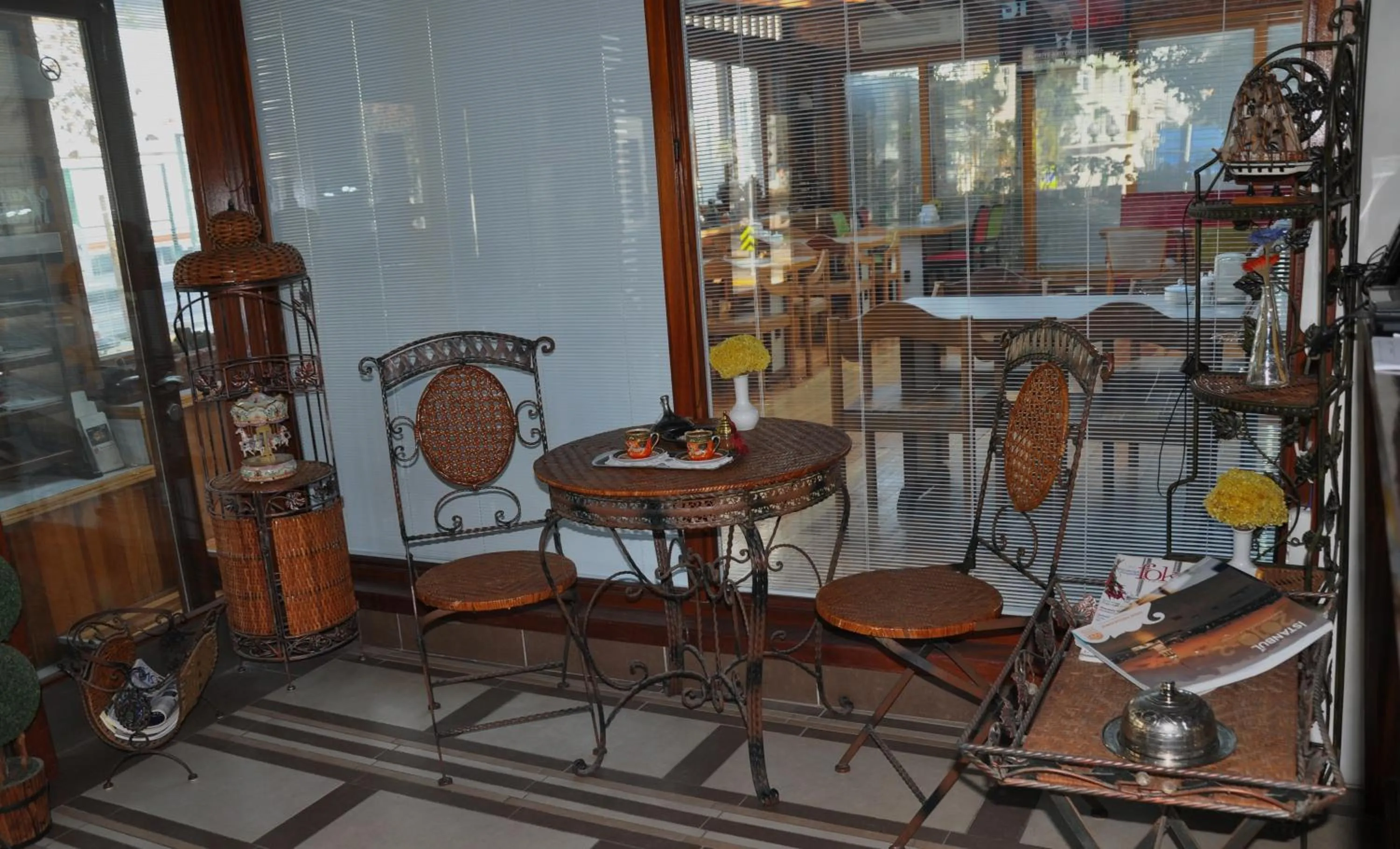 Communal lounge/ TV room in Butik Pendik Hotel