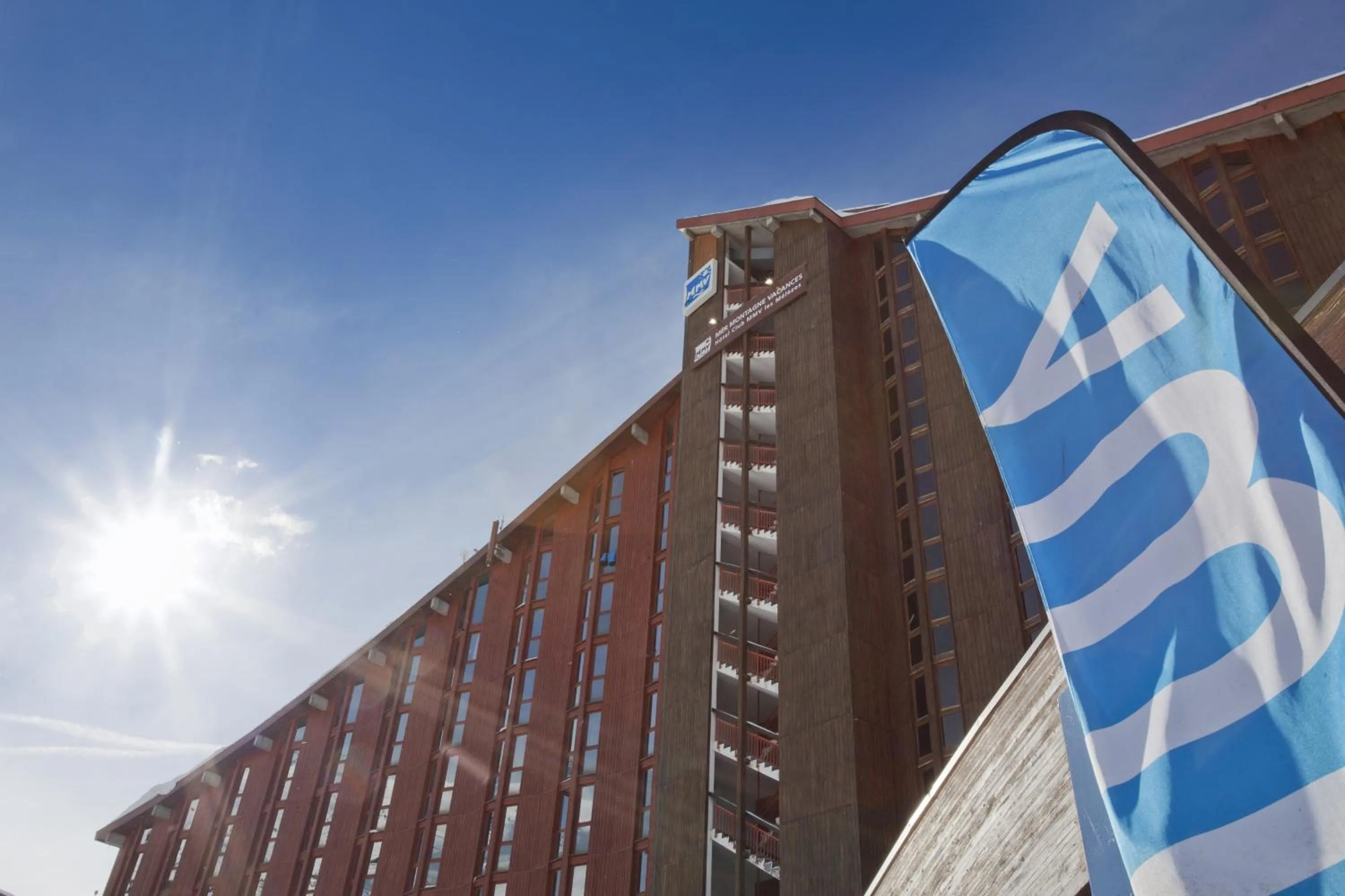 Facade/entrance in Hôtel Club MMV Les Mélèzes