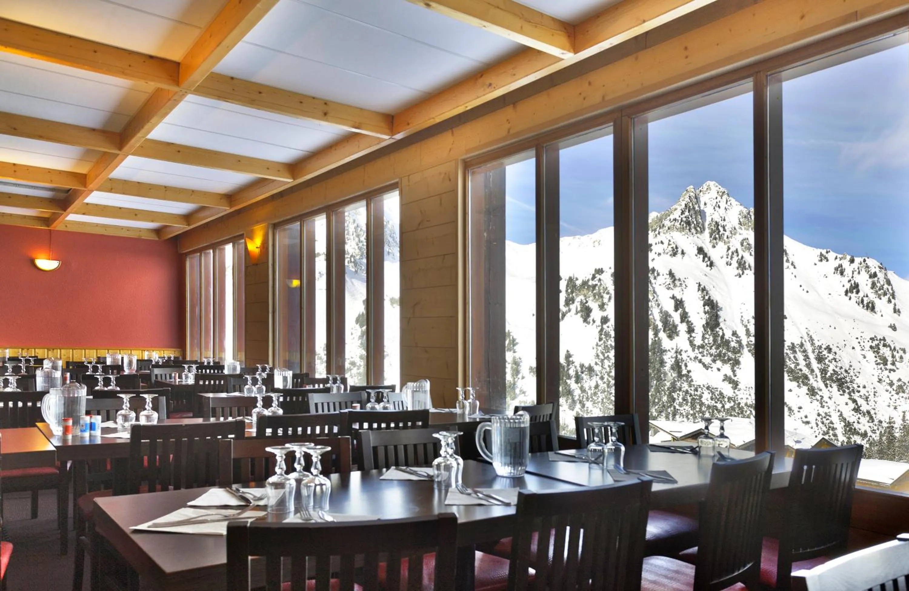 Restaurant/places to eat in Hôtel Club MMV Les Mélèzes