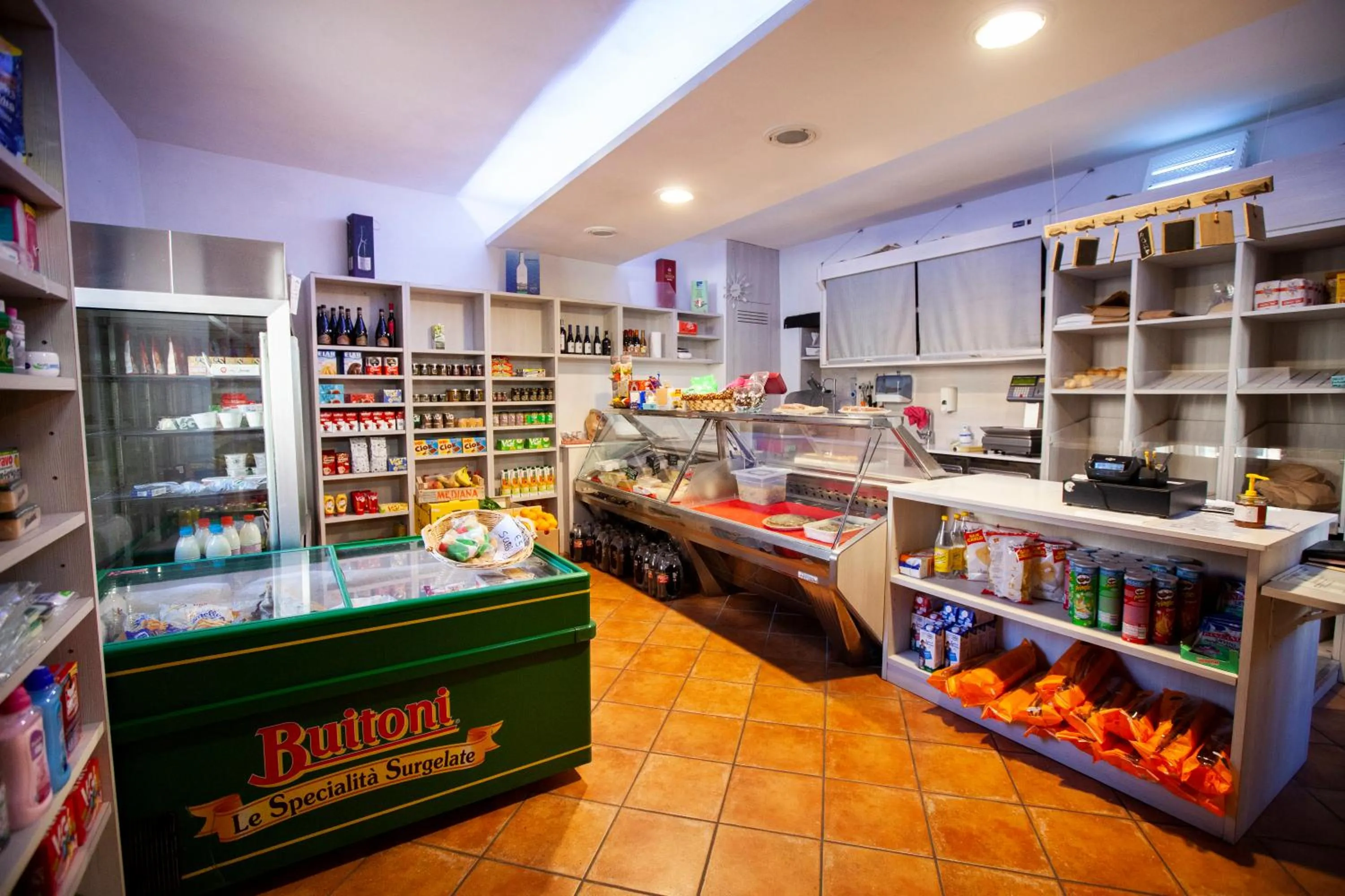 On-site shops in Antica Molina