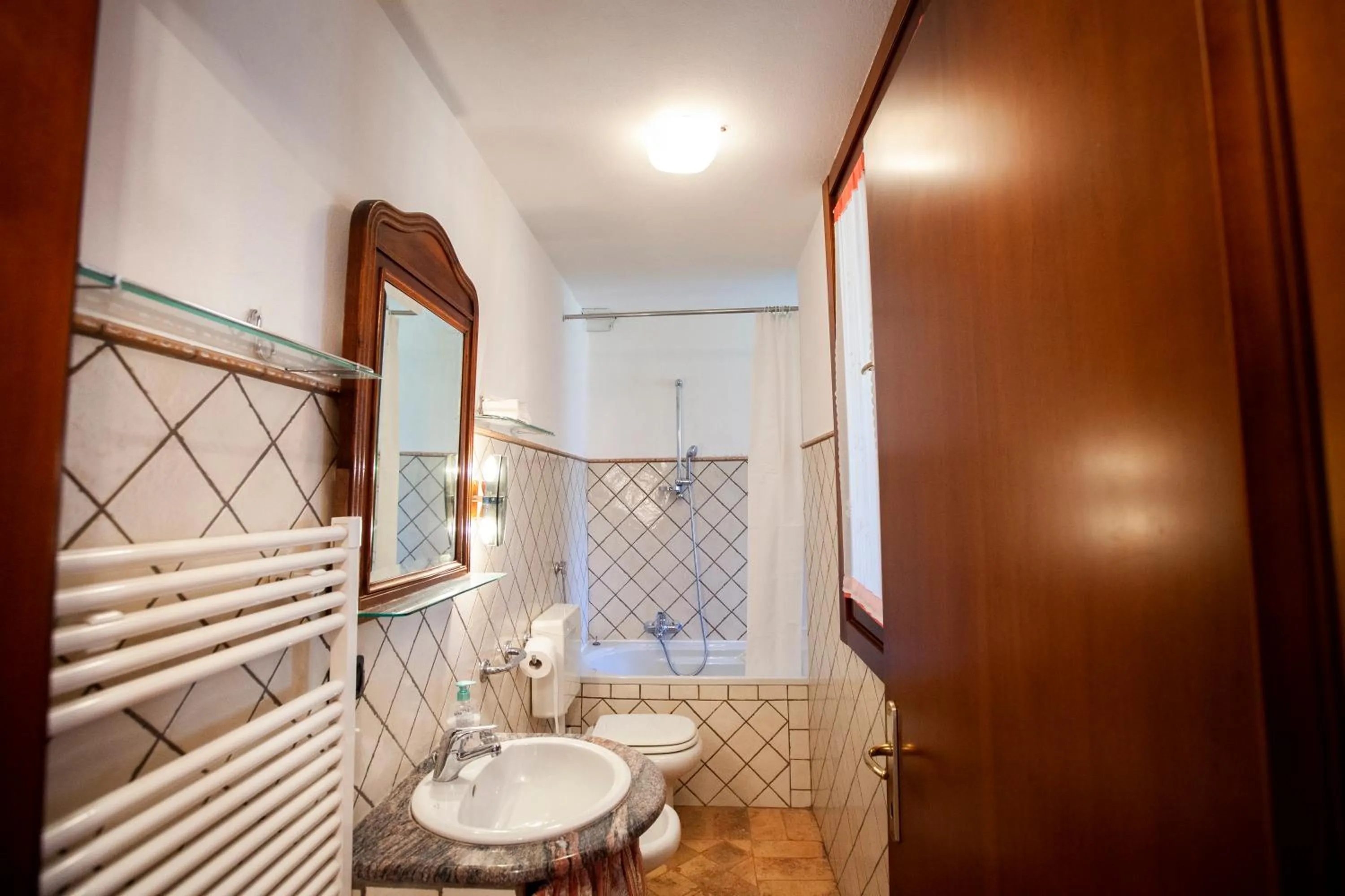 Shower in Antica Molina