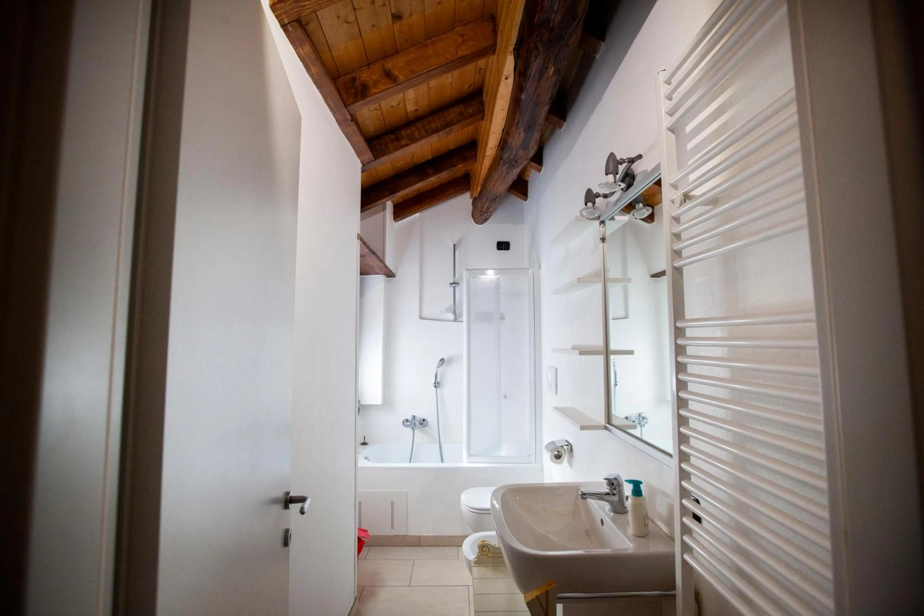 Shower in Antica Molina