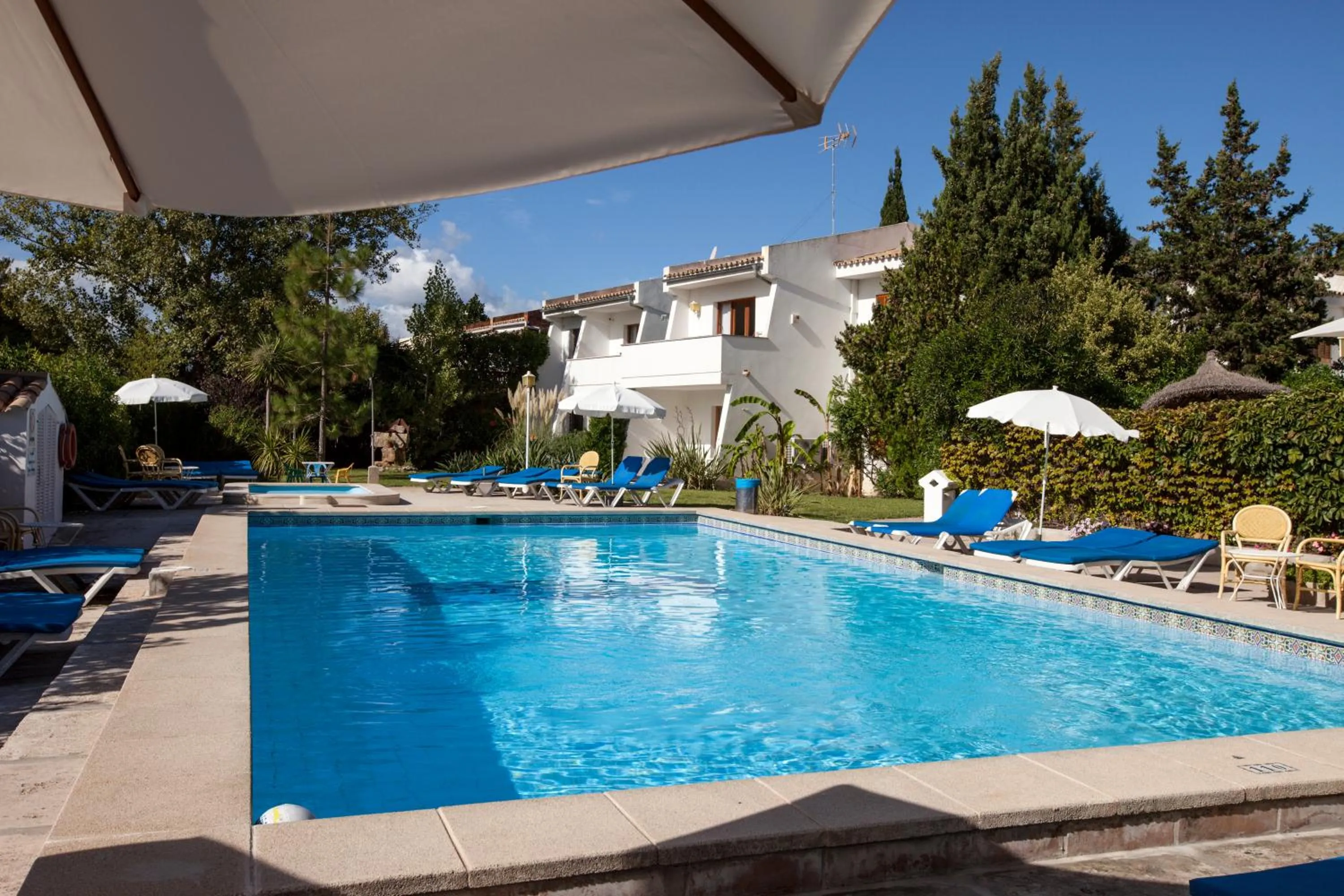 Property building in Apartamentos Leo