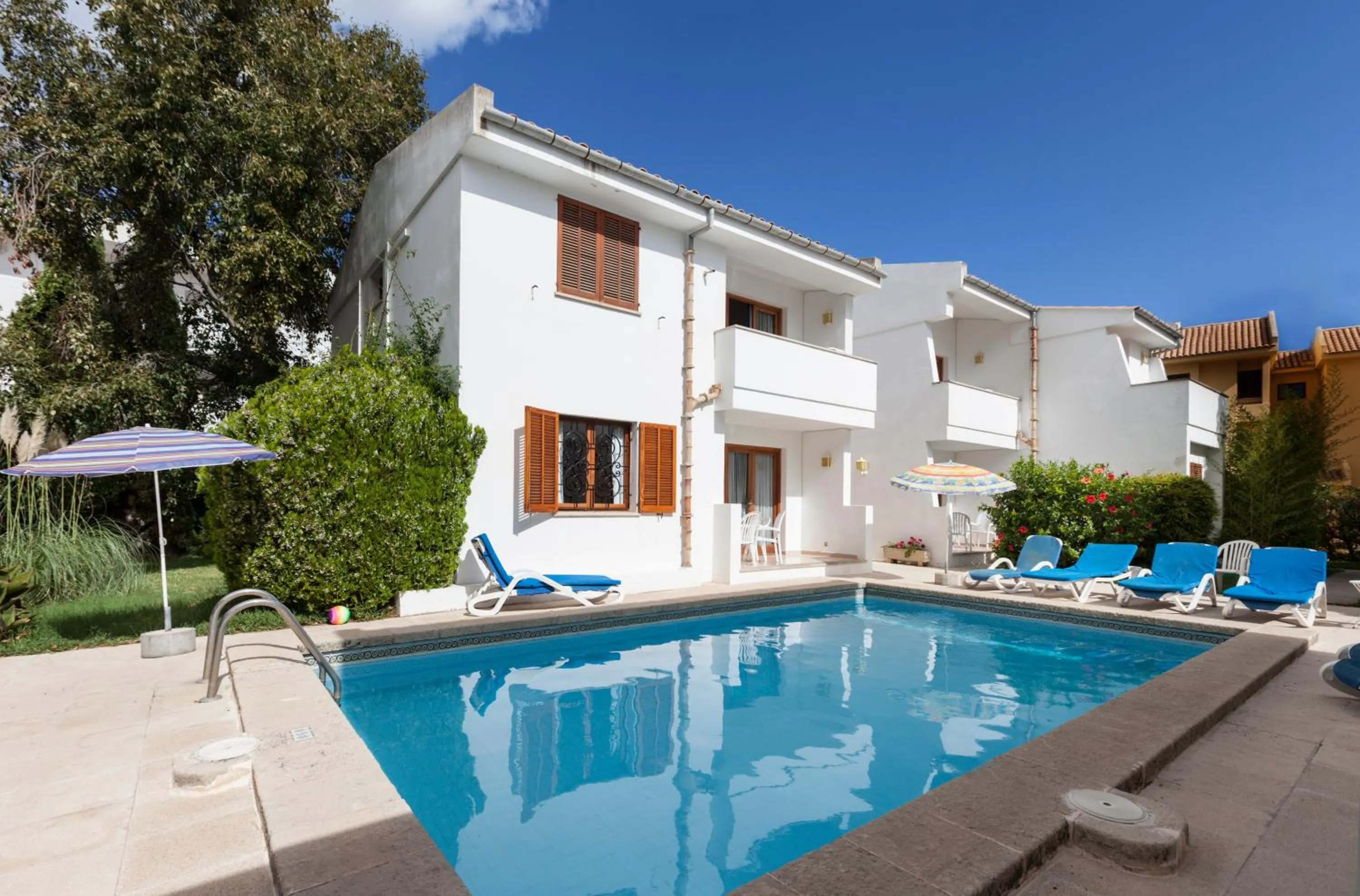 Property building in Apartamentos Leo