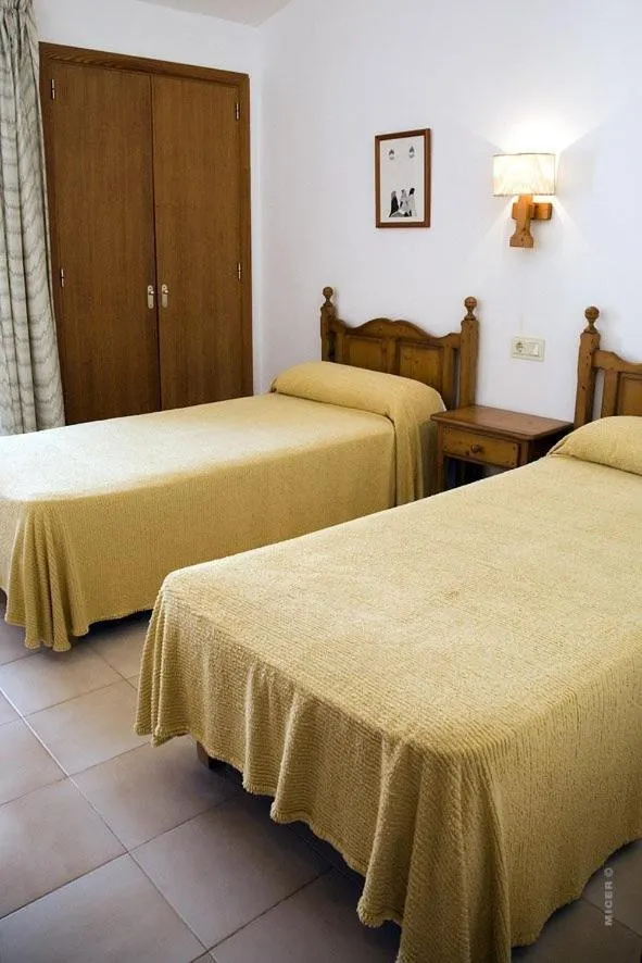 Photo of the whole room, Bed in Apartamentos Leo