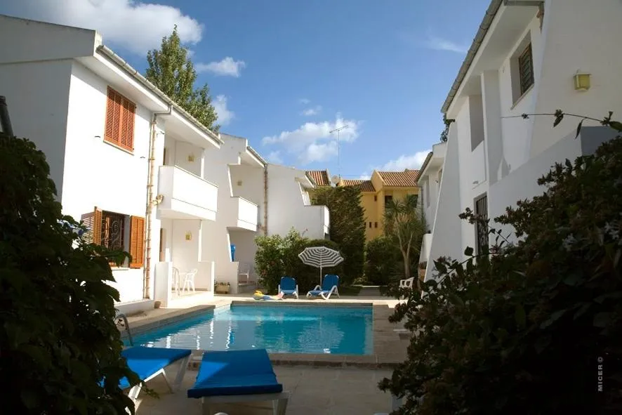 Property building in Apartamentos Leo