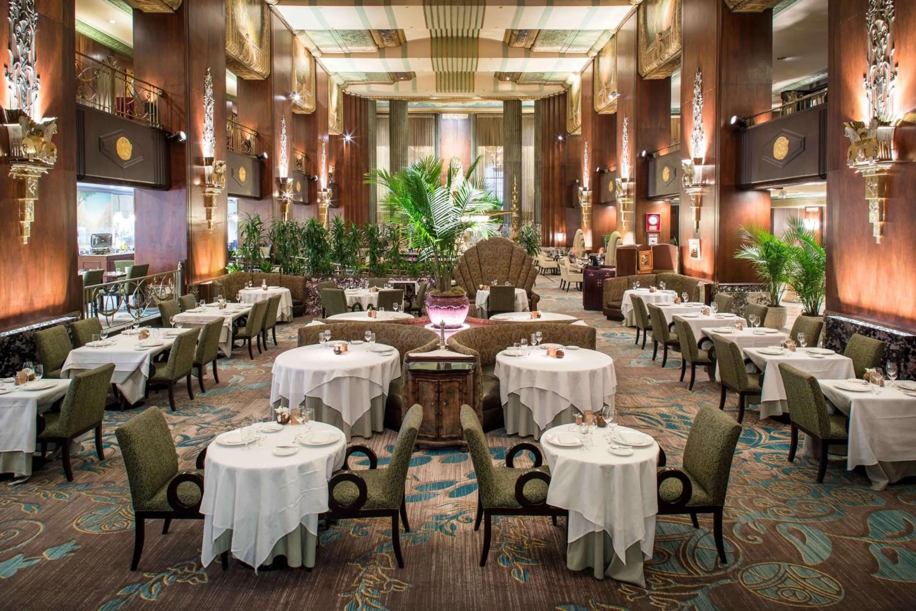 Restaurant/places to eat in Hilton Cincinnati Netherland Plaza