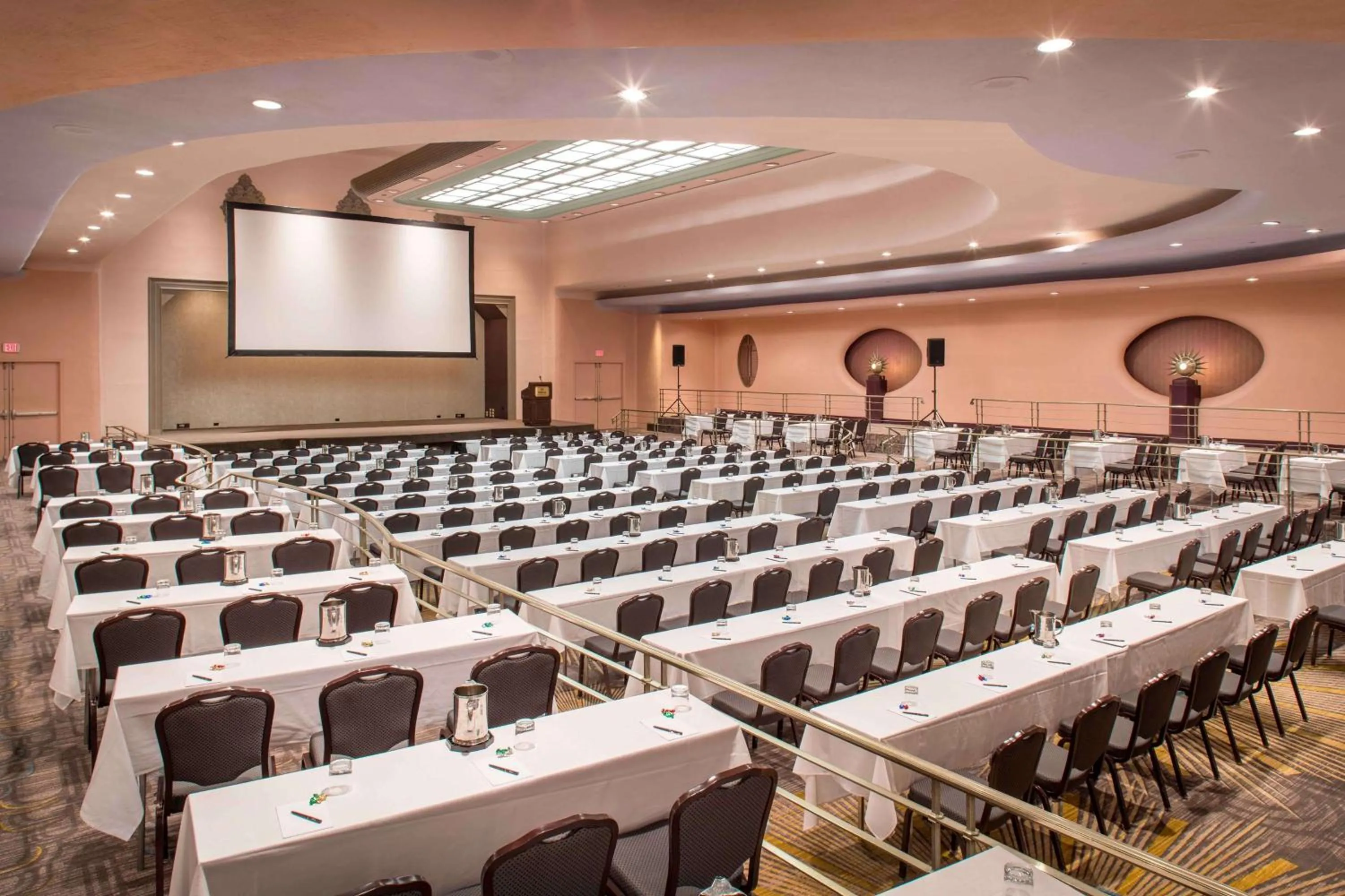 Meeting/conference room in Hilton Cincinnati Netherland Plaza