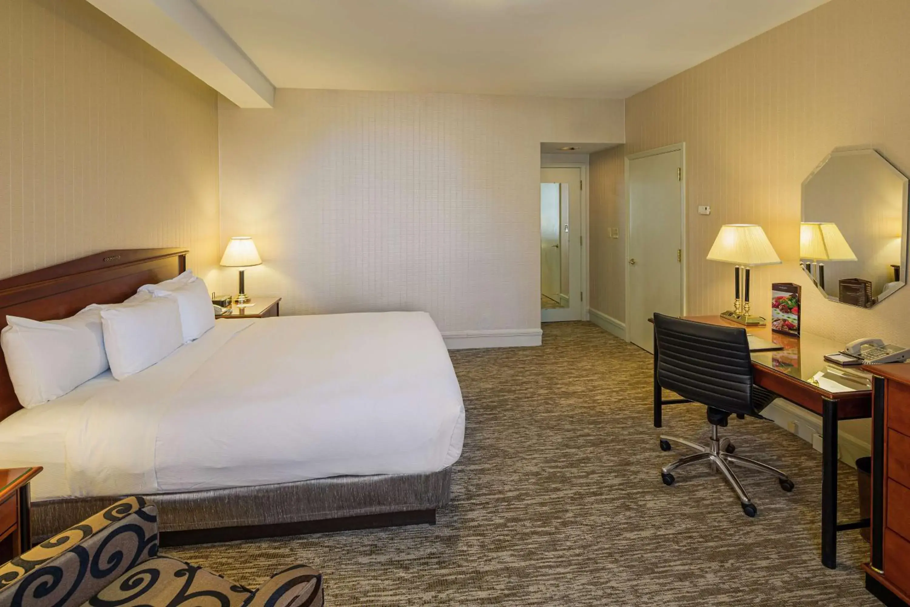 Deluxe King Room - Non-Smoking in Hilton Cincinnati Netherland Plaza Deluxe King Room - Non-Smoking in Hilton Cincinnati Netherland Plaza