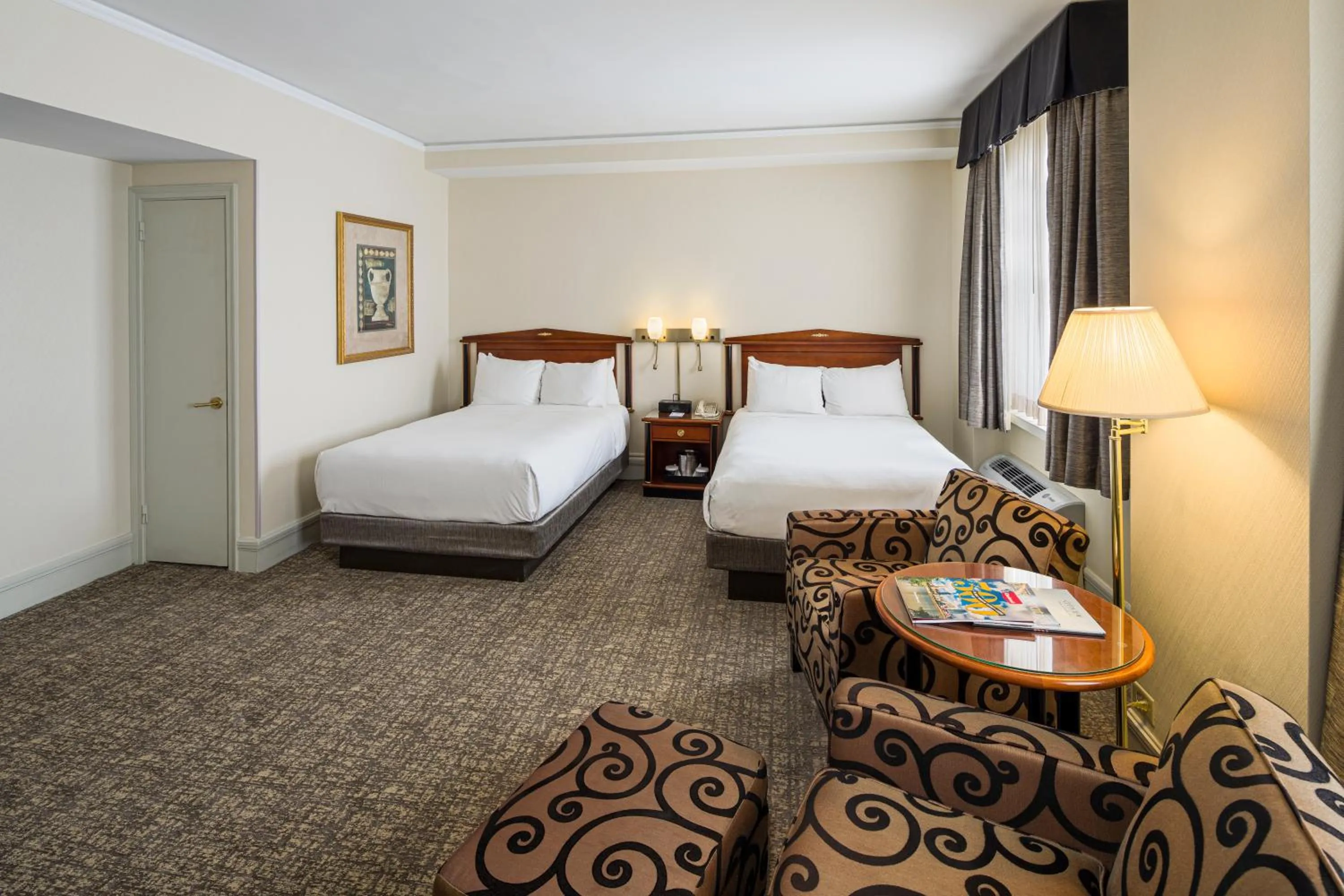Photo of the whole room, Bed in Hilton Cincinnati Netherland Plaza