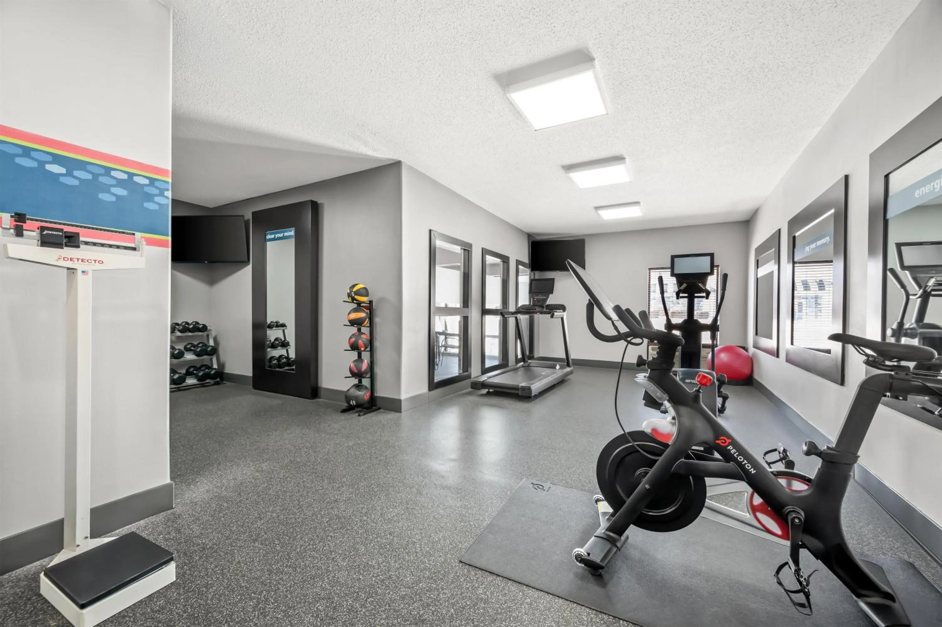 Fitness centre/facilities in Hampton Inn Bloomington West