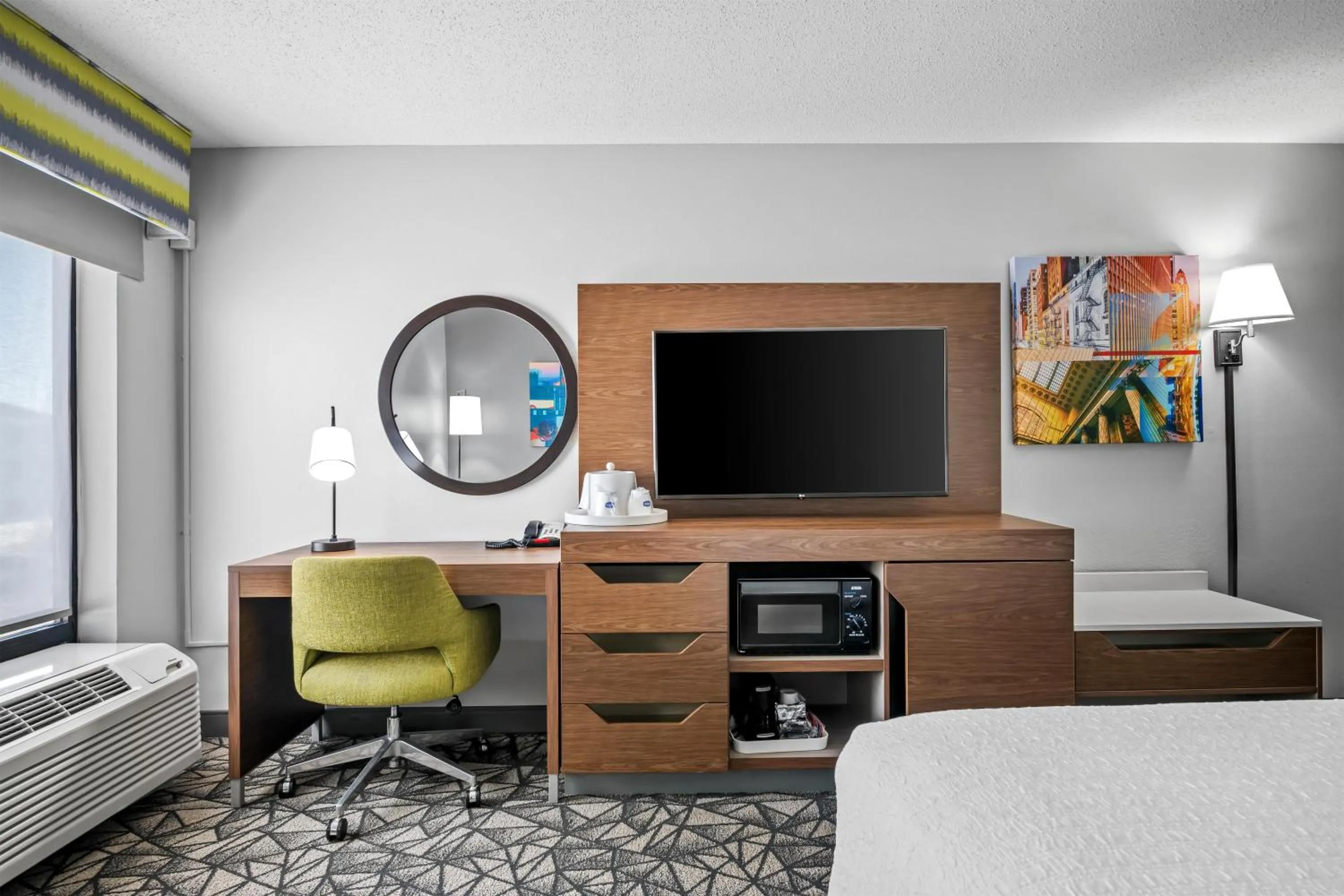 Bedroom, Bed in Hampton Inn Bloomington West