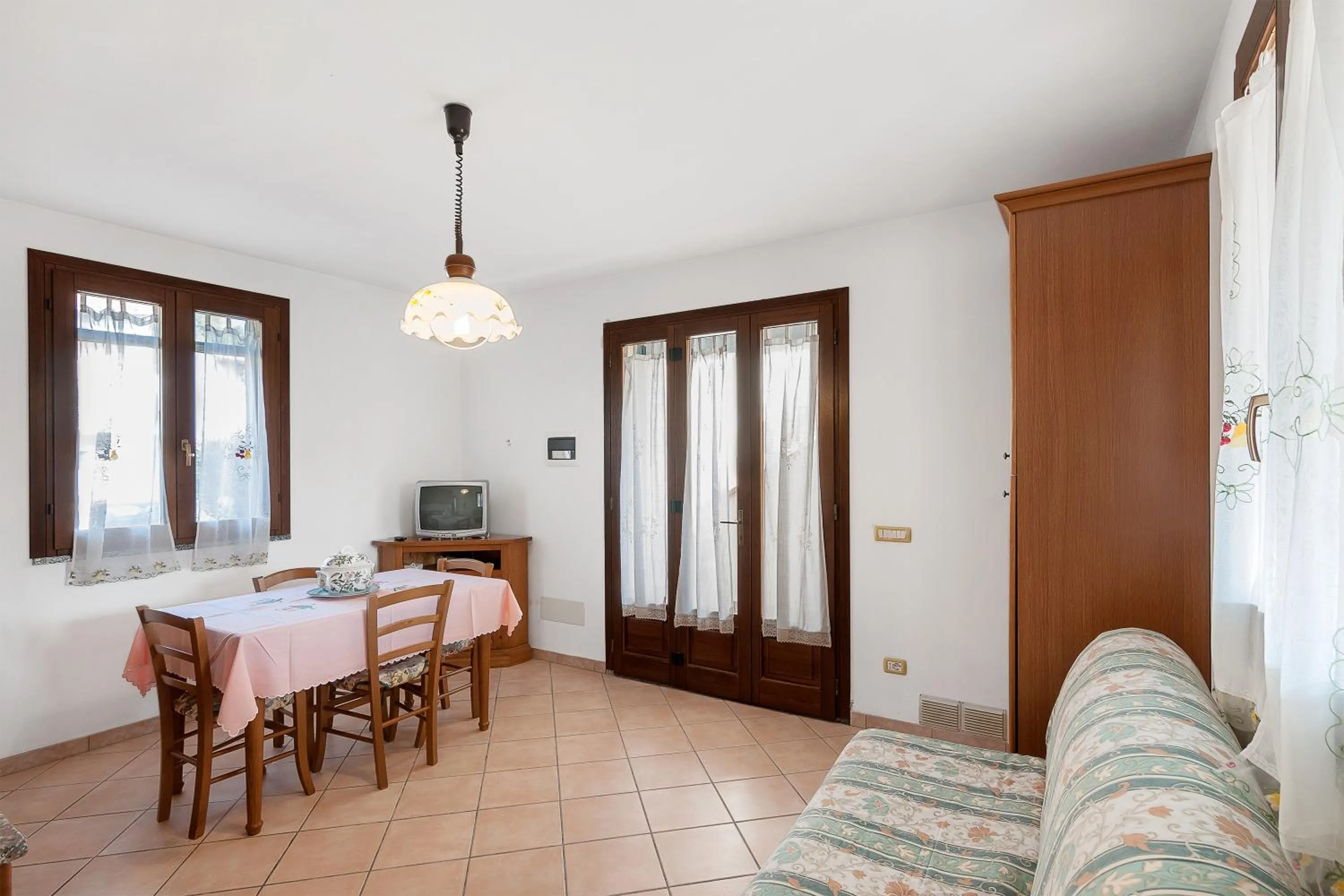 Dining area in Primula 1