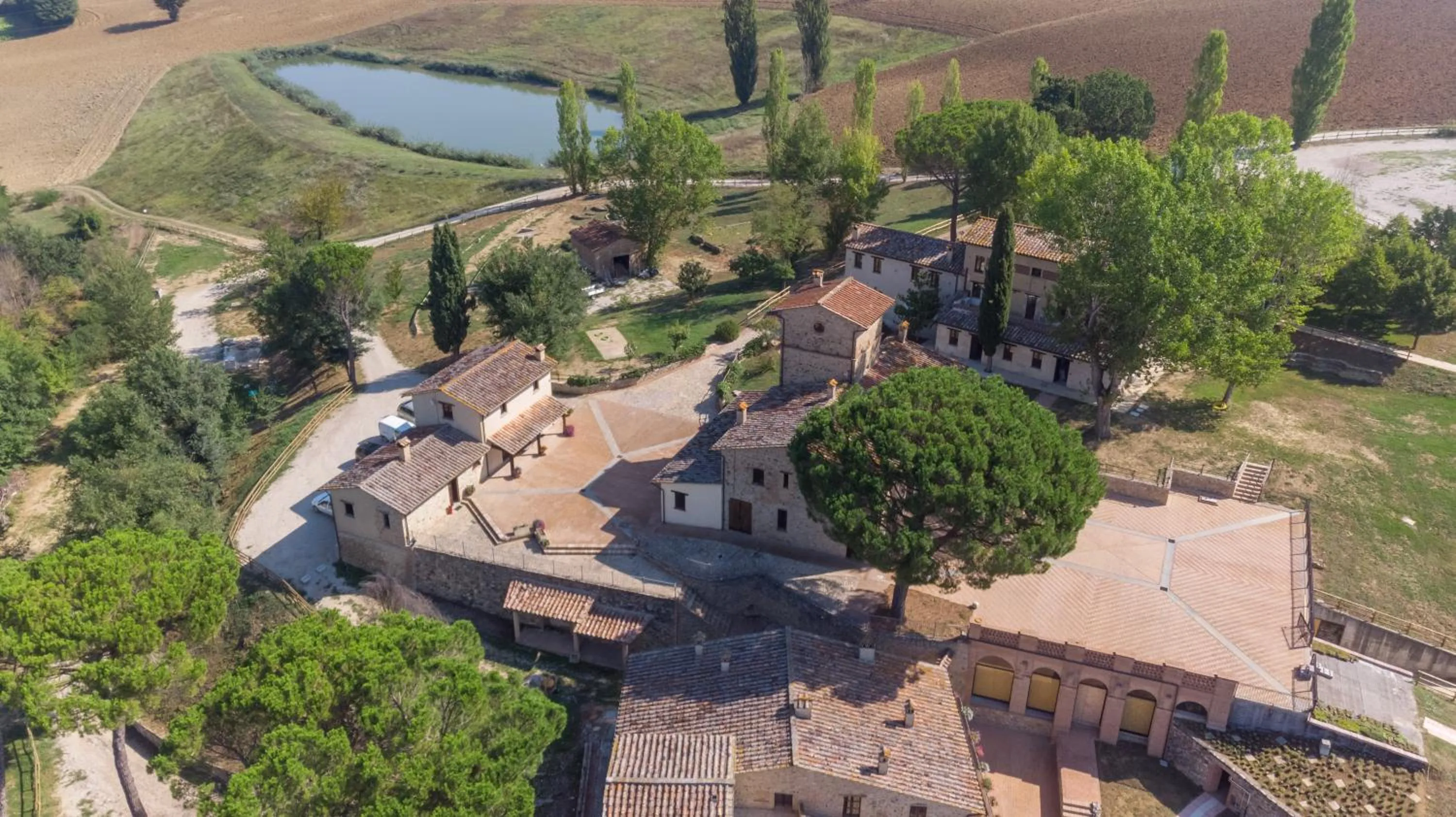 Bird's eye view in GH Borgo Pulciano Agriturismo