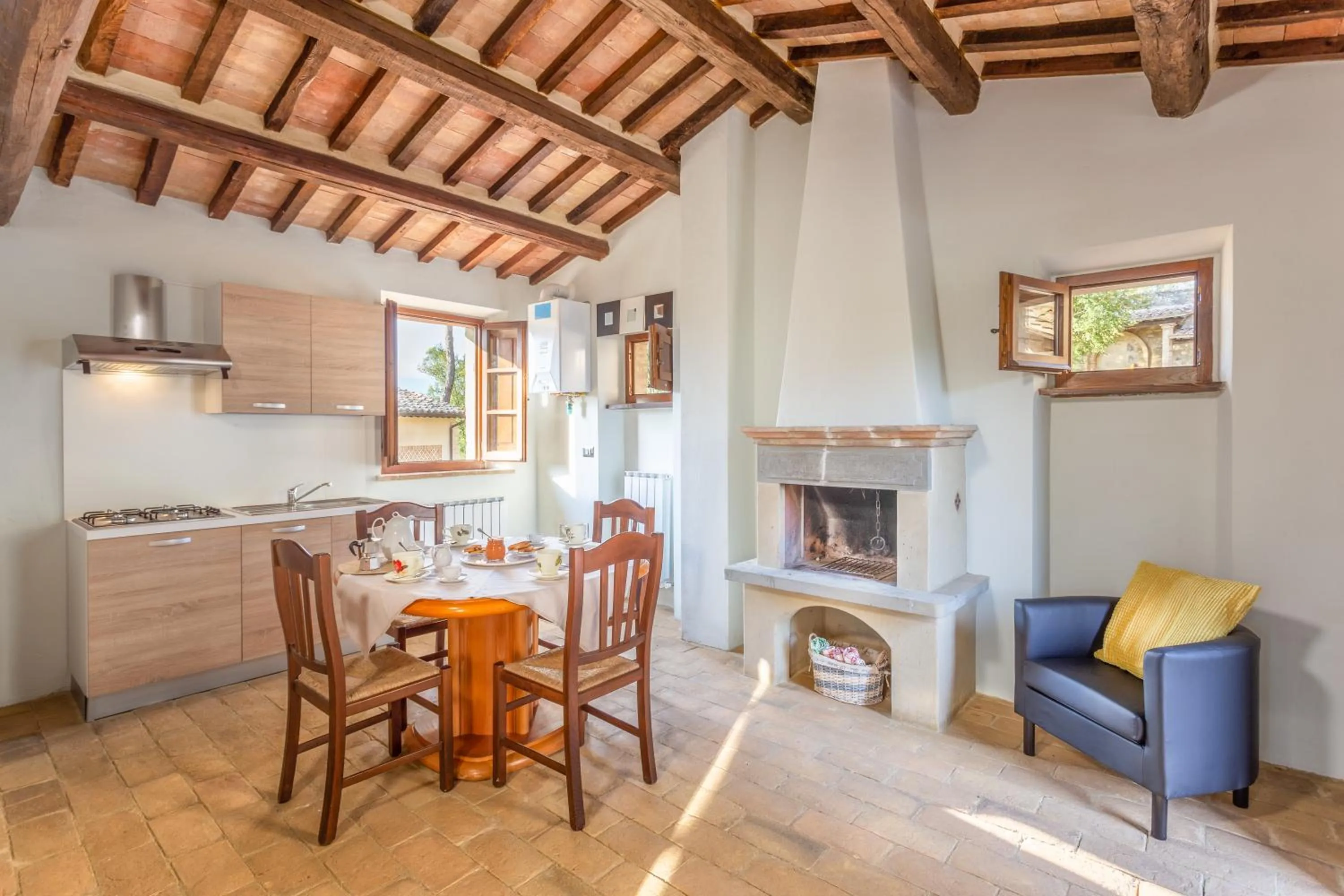 Kitchen or kitchenette in GH Borgo Pulciano Agriturismo