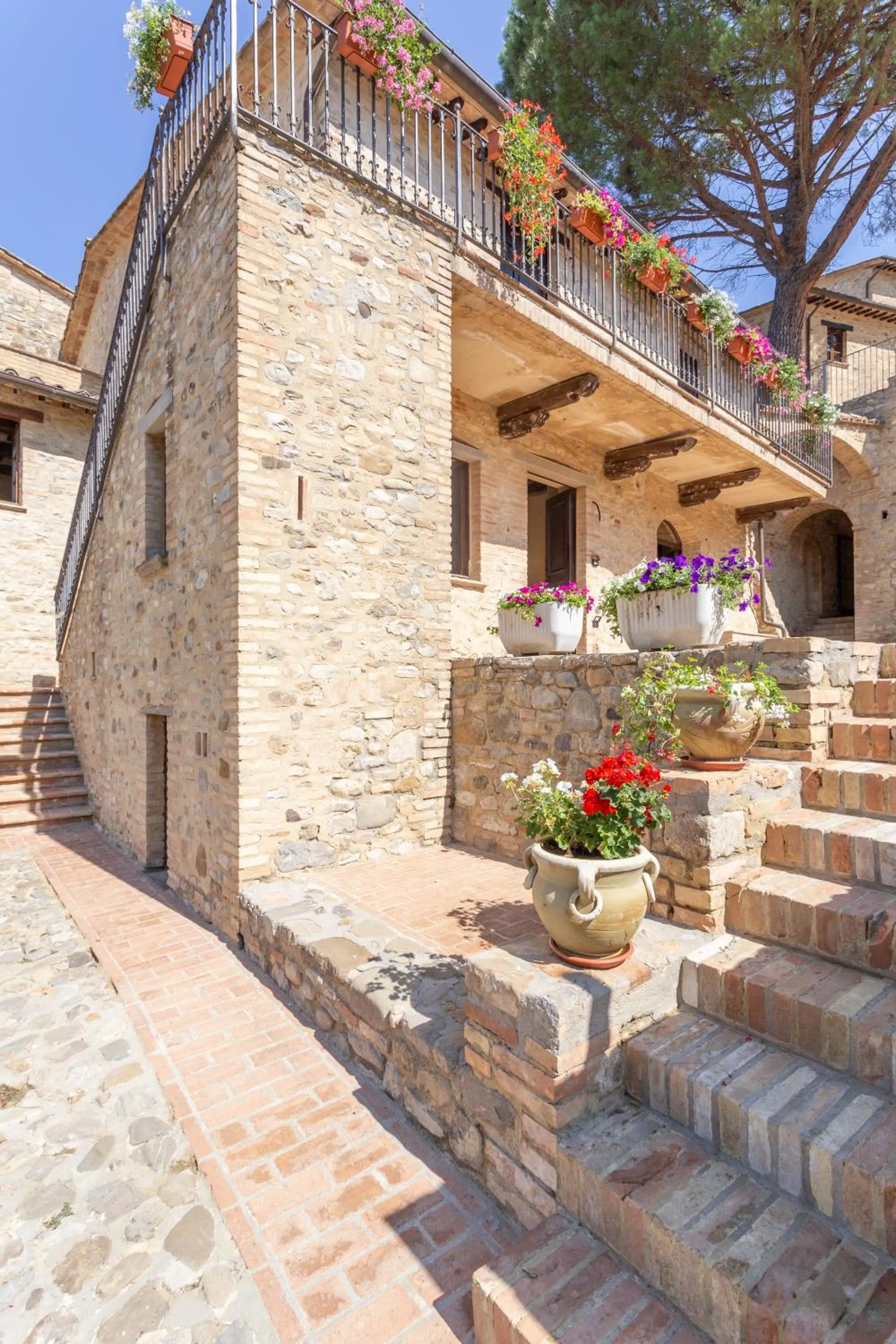 Decorative detail in GH Borgo Pulciano Agriturismo