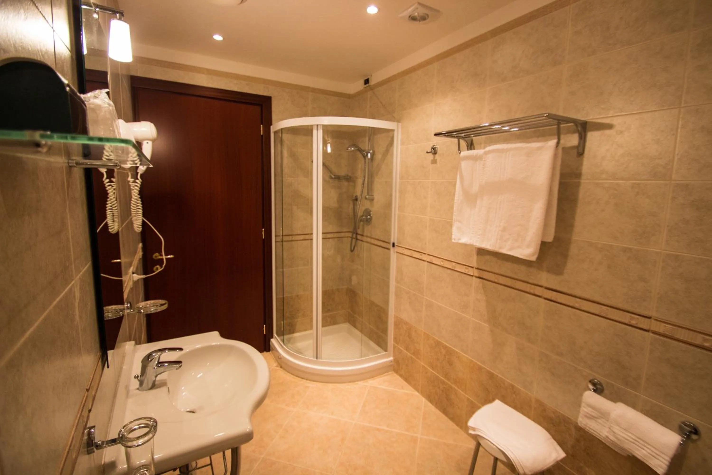 Shower in Hotel President