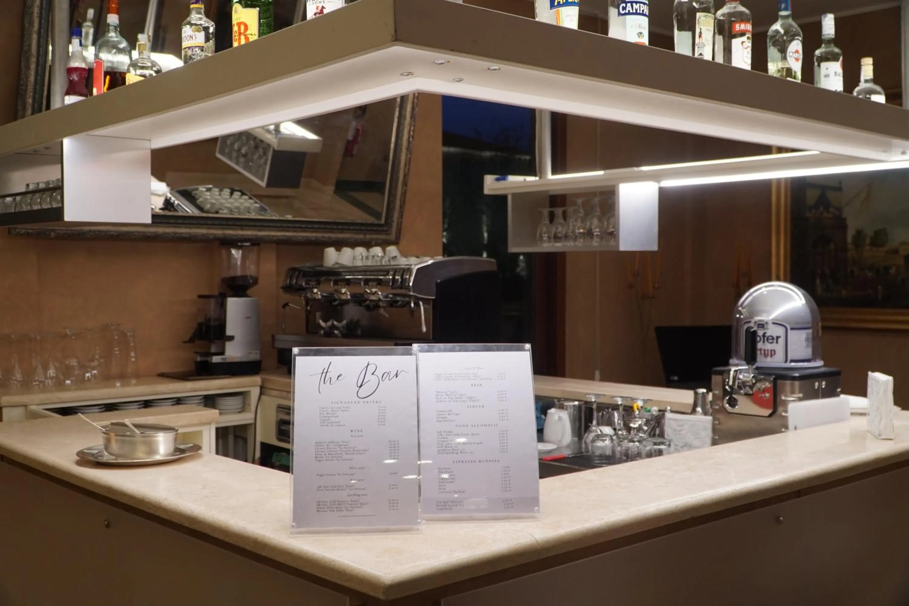 Lounge or bar in Hotel President