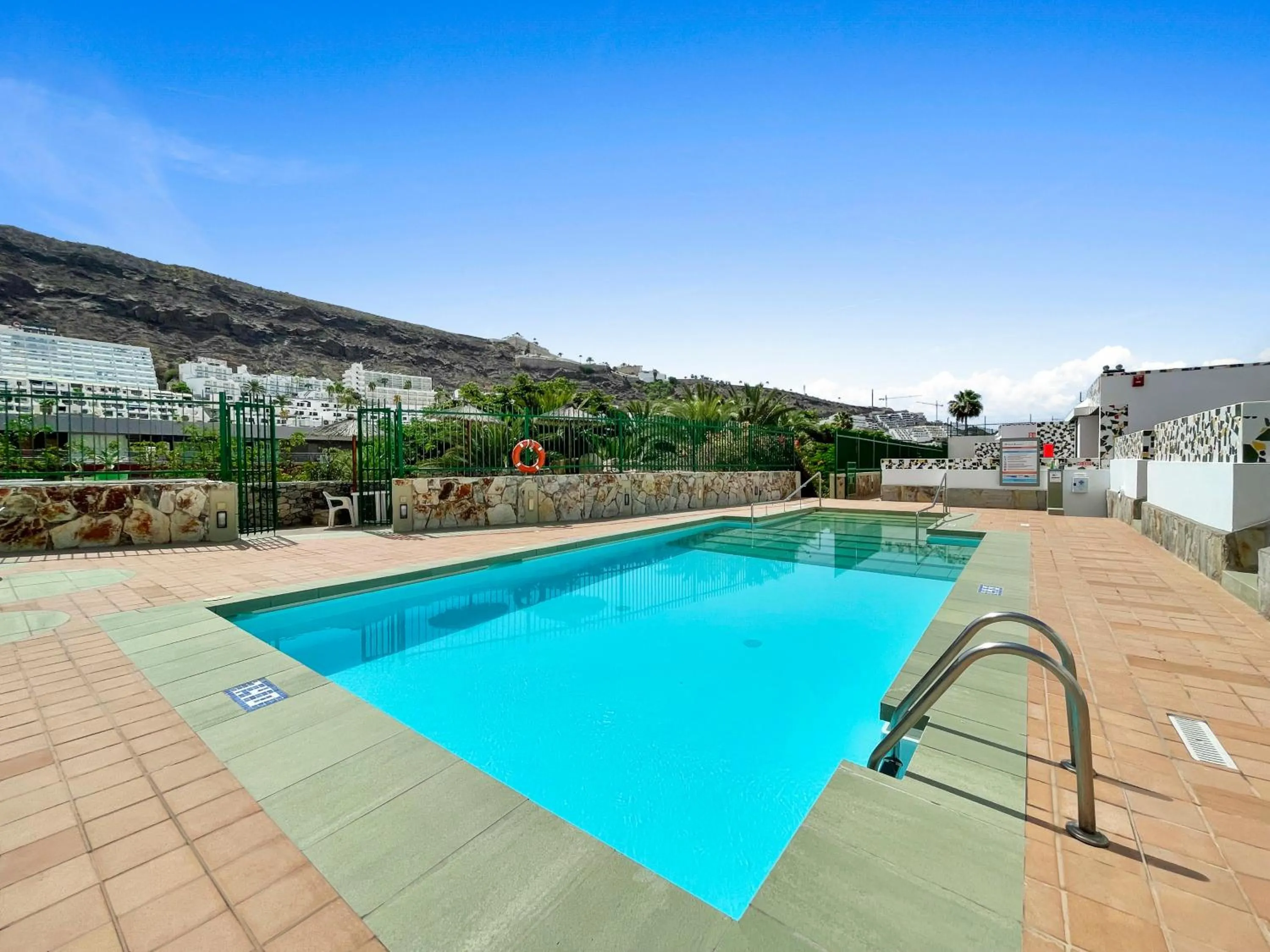 Swimming pool in Parque Raquel
